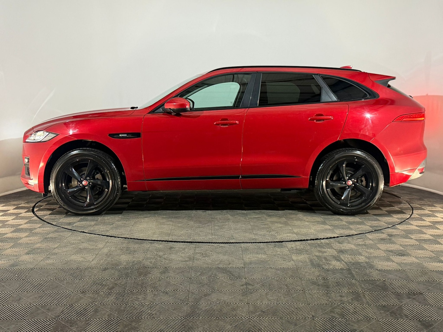 Used Jaguar F-Pace 2016 for sale - 77617370: Photo 5