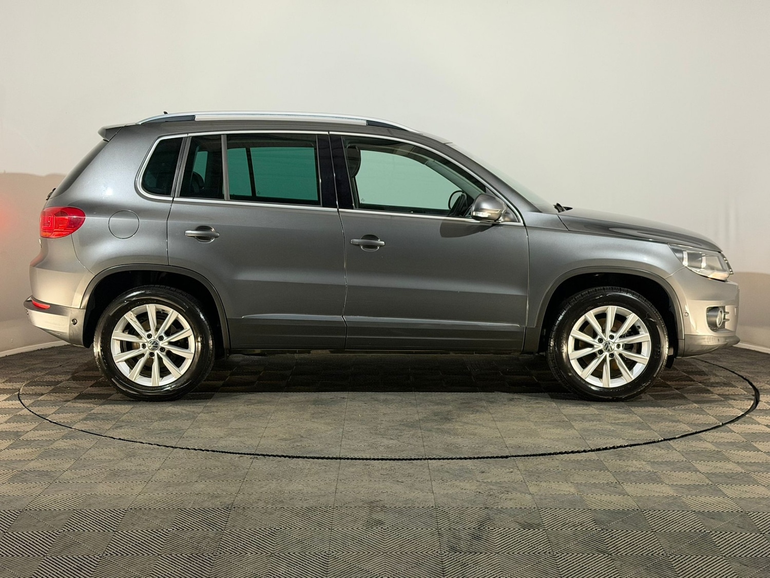 Used Volkswagen Tiguan 2012 for sale - 76419931: Photo 4