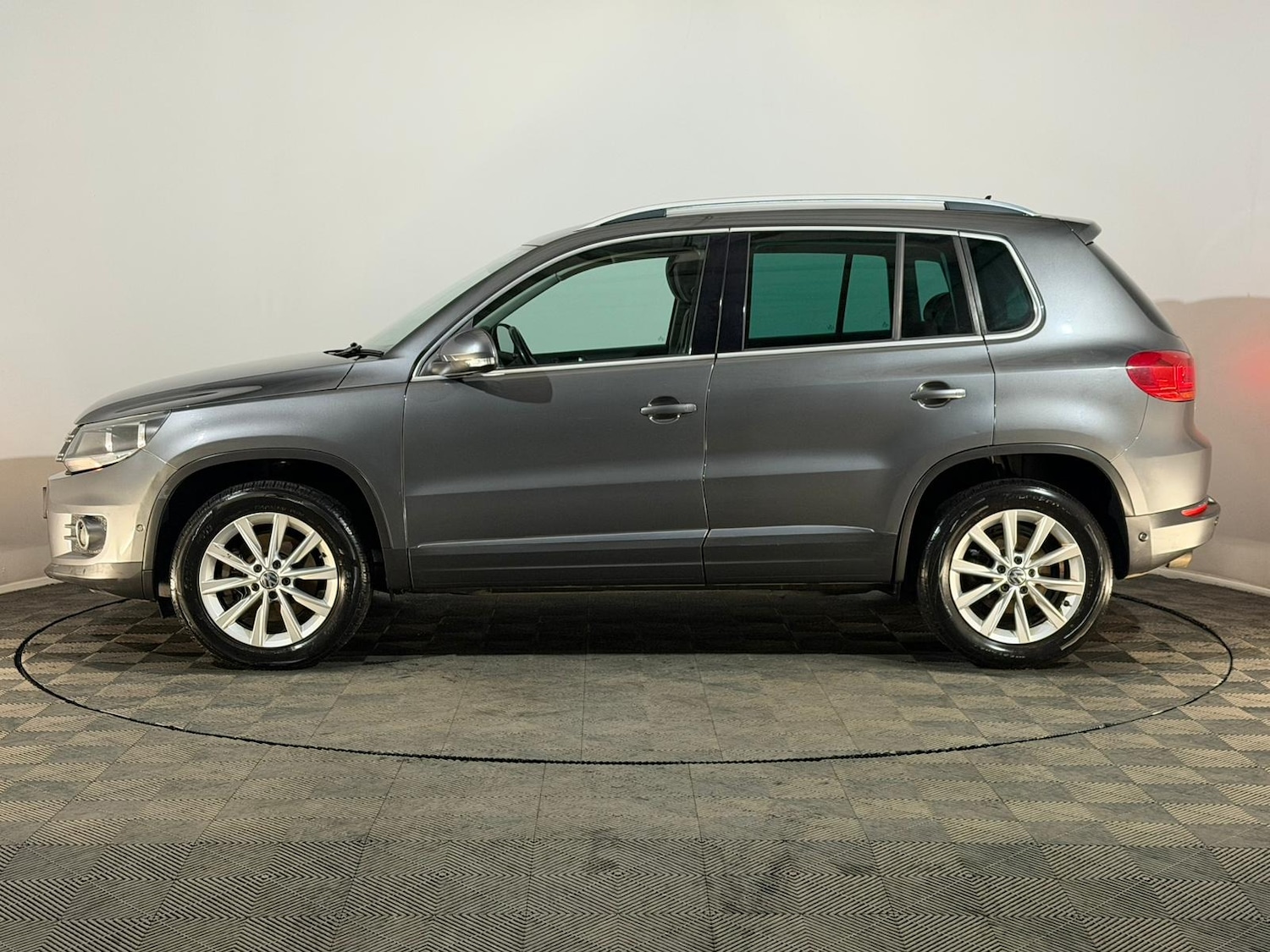 Used Volkswagen Tiguan 2012 for sale - 76419931: Photo 5