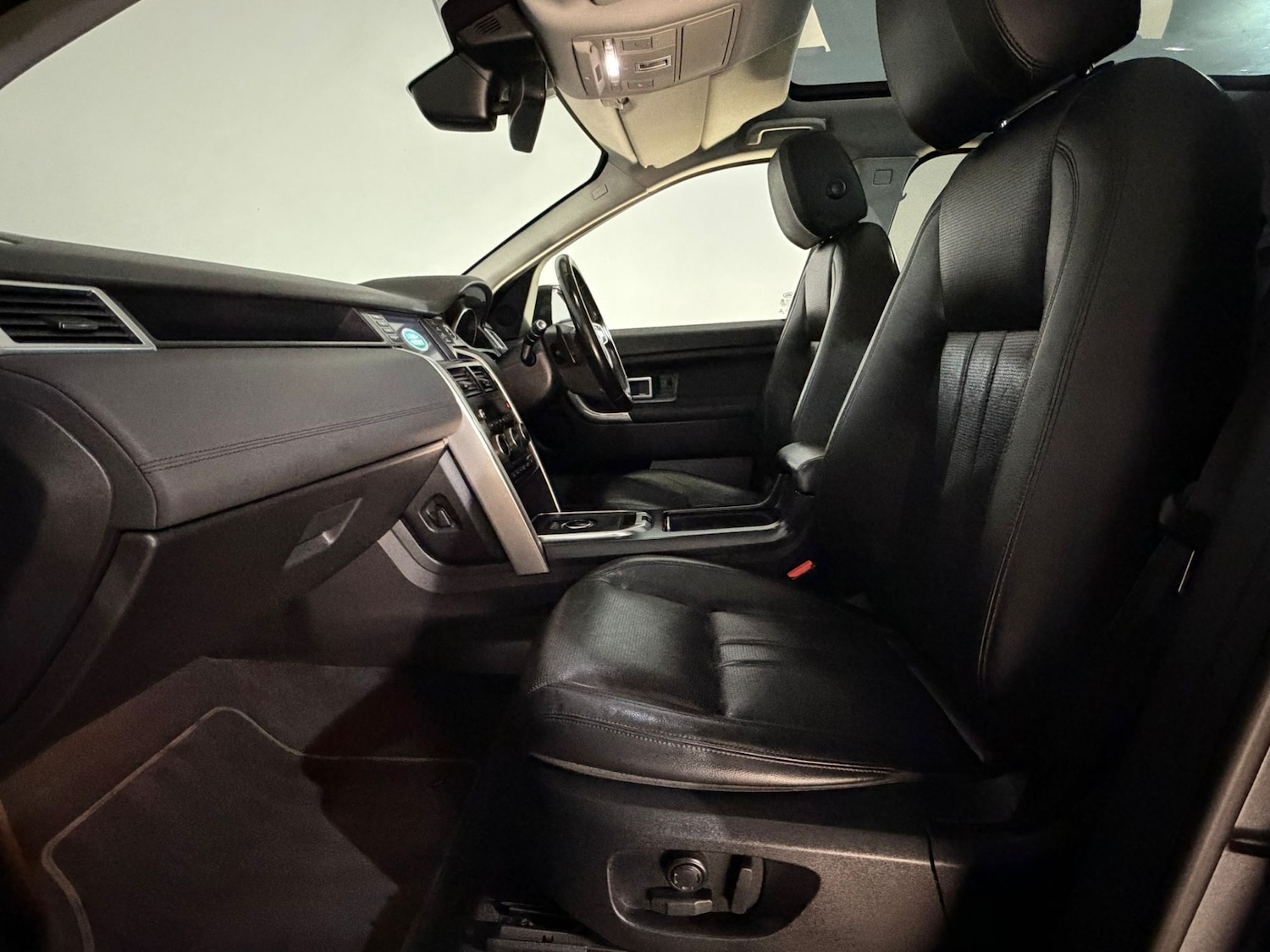 Used Land Rover Discovery Sport 2016 for sale - 76170845: Photo 19