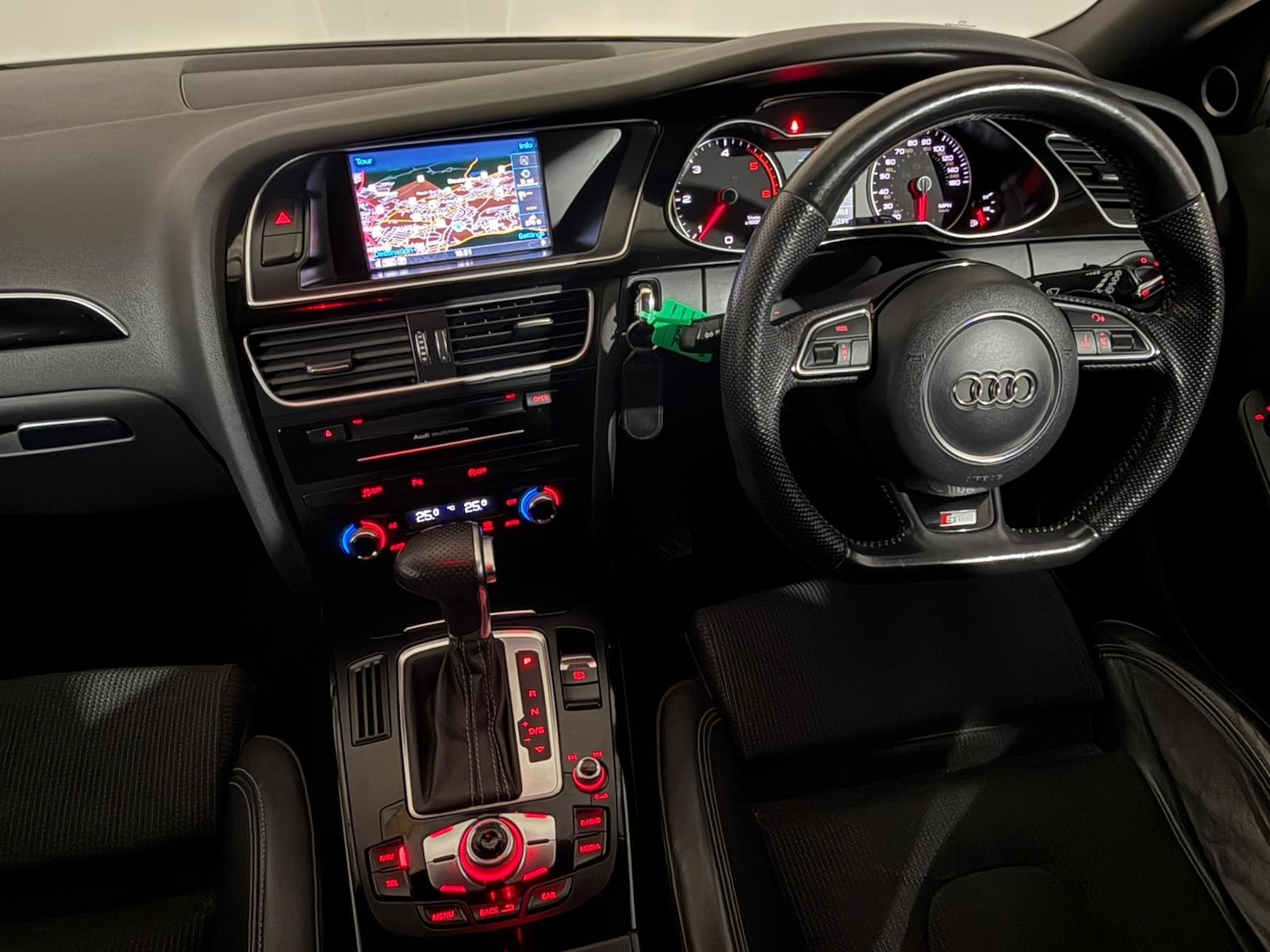 Used Audi A4 2014 for sale - 76445112: Photo 12