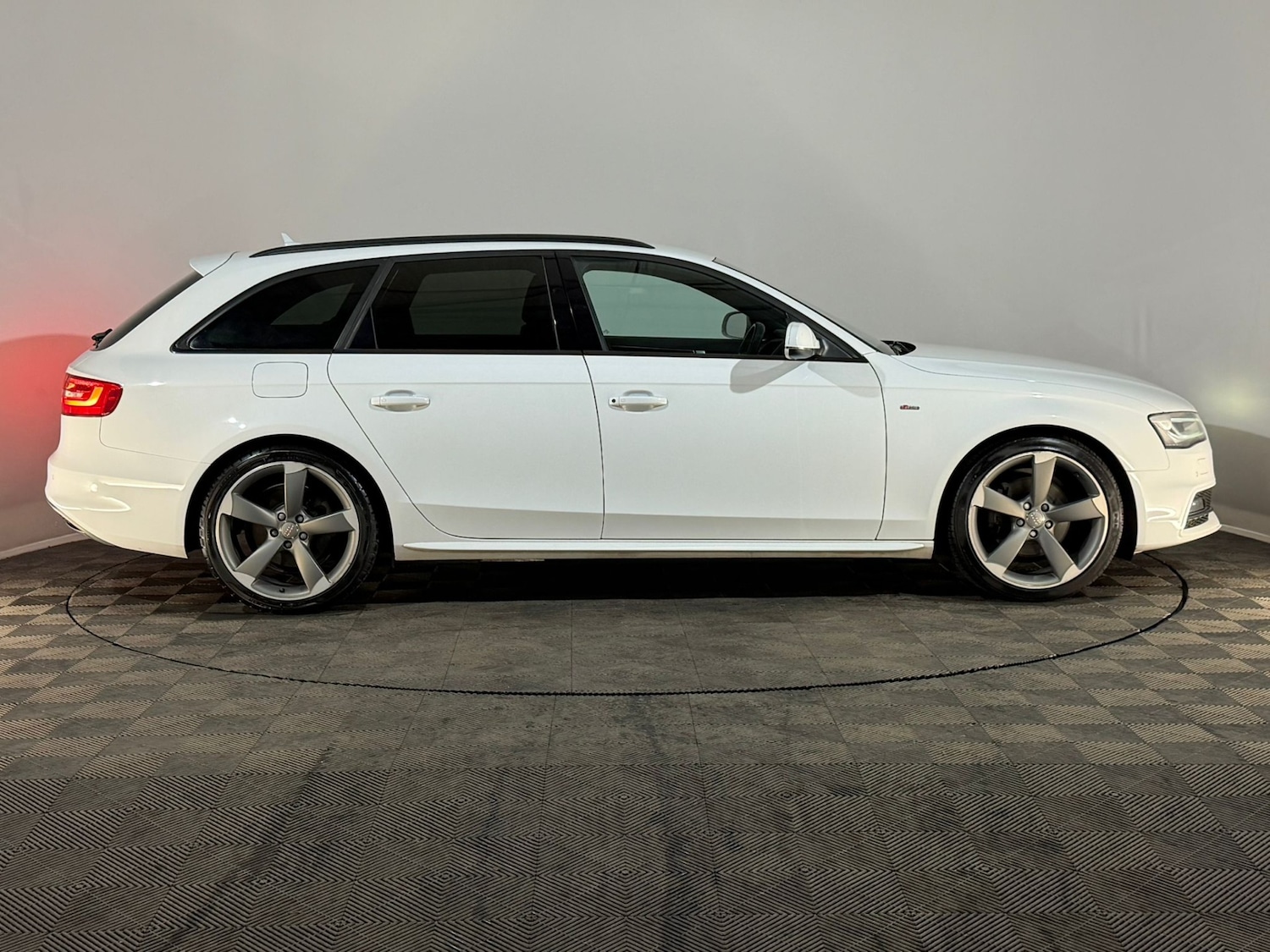 Used Audi A4 2014 for sale - 76445112: Photo 4