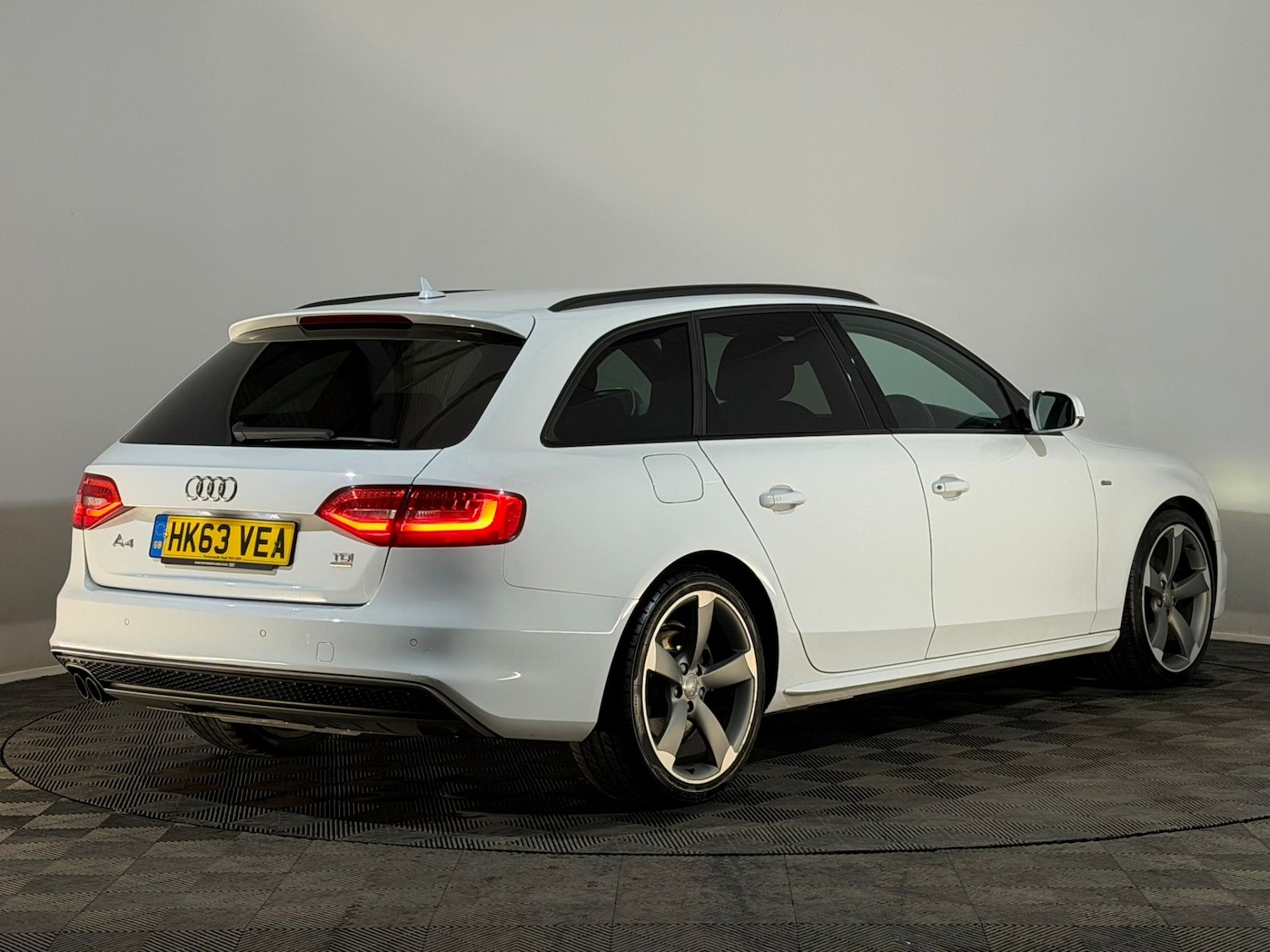 Used Audi A4 2014 for sale - 76445112: Photo 6