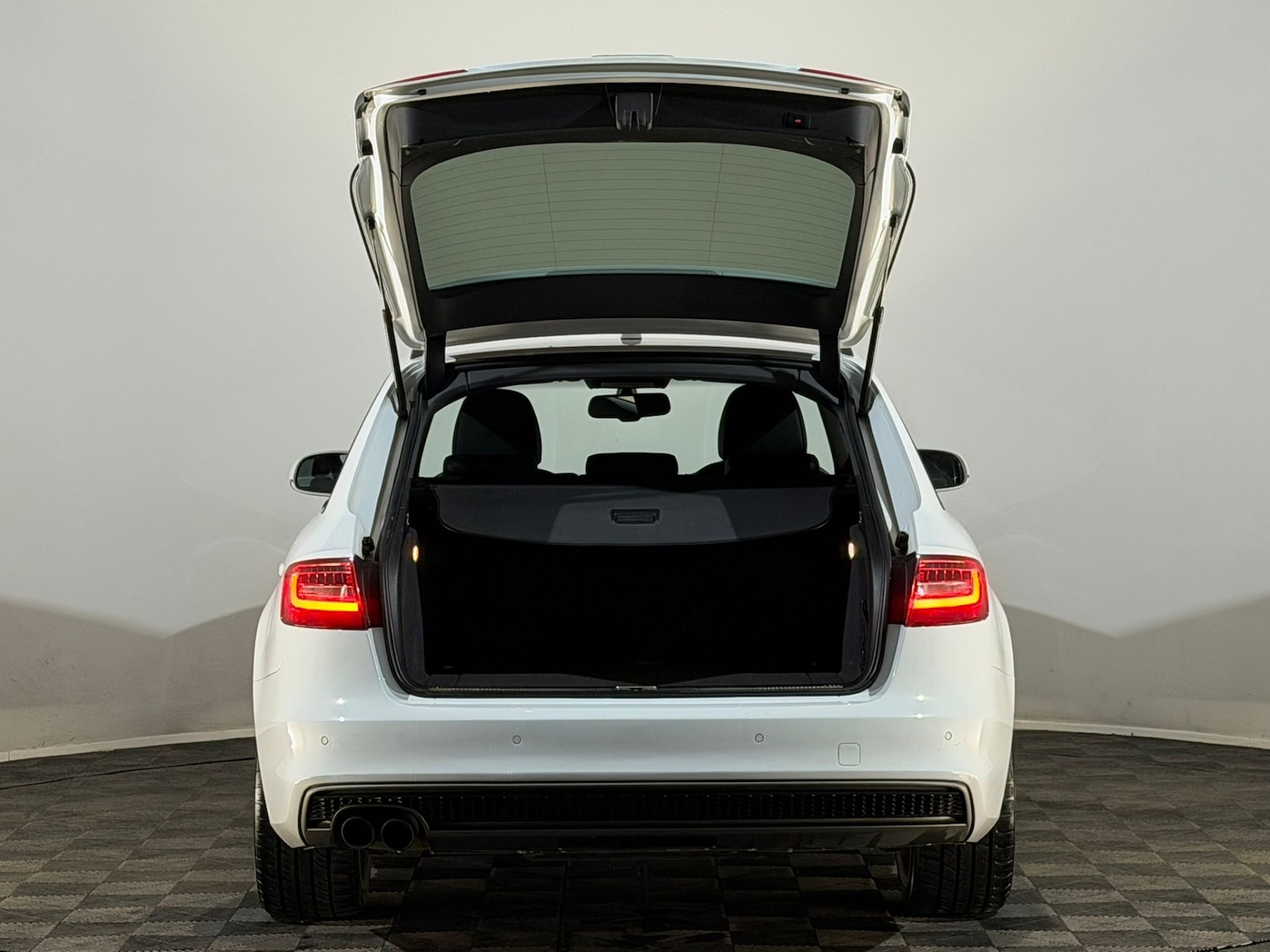 Used Audi A4 2014 for sale - 76445112: Photo 8