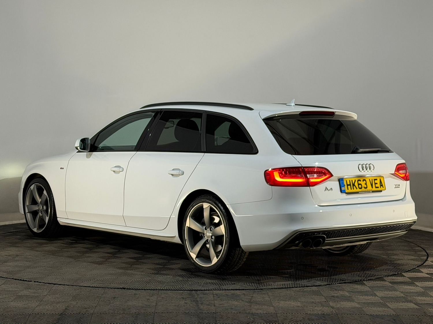 Used Audi A4 2014 for sale - 76445112: Photo 9