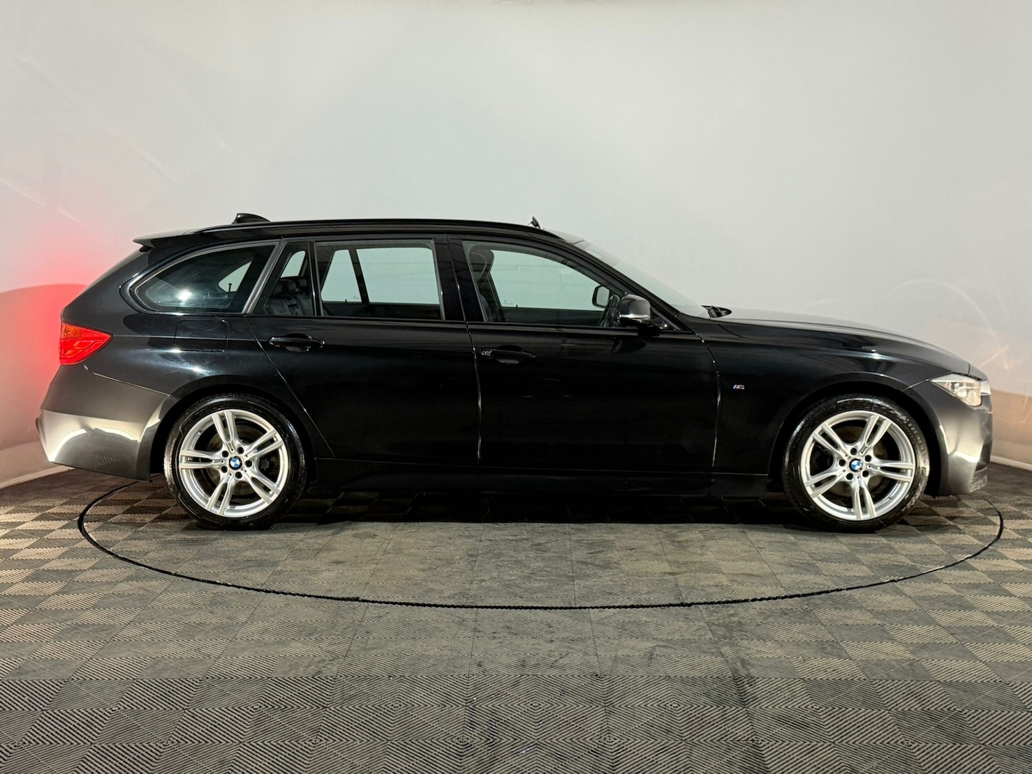 Used BMW 3 Series 2015 for sale - 77125772: Photo 4