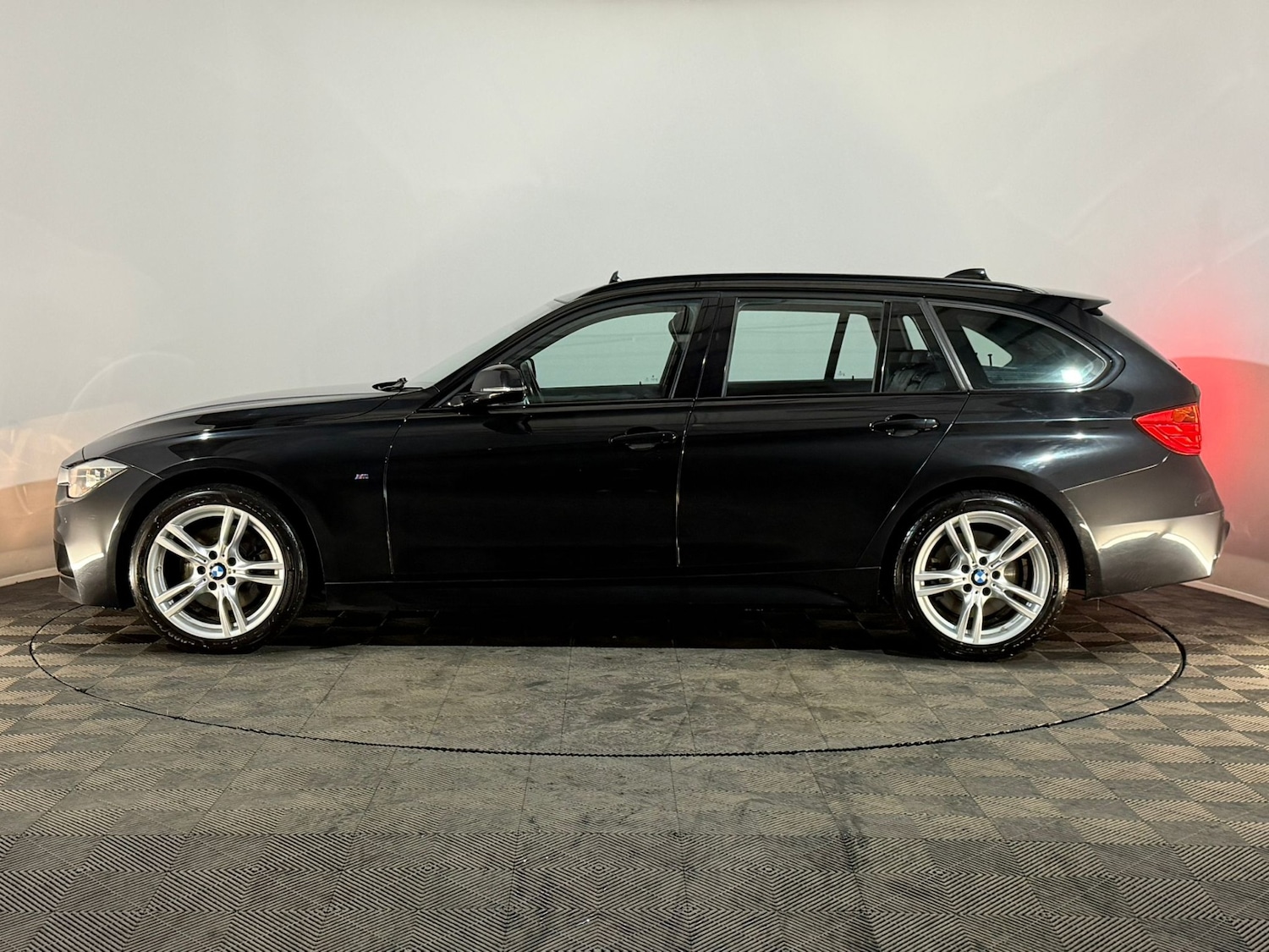 Used BMW 3 Series 2015 for sale - 77125772: Photo 5