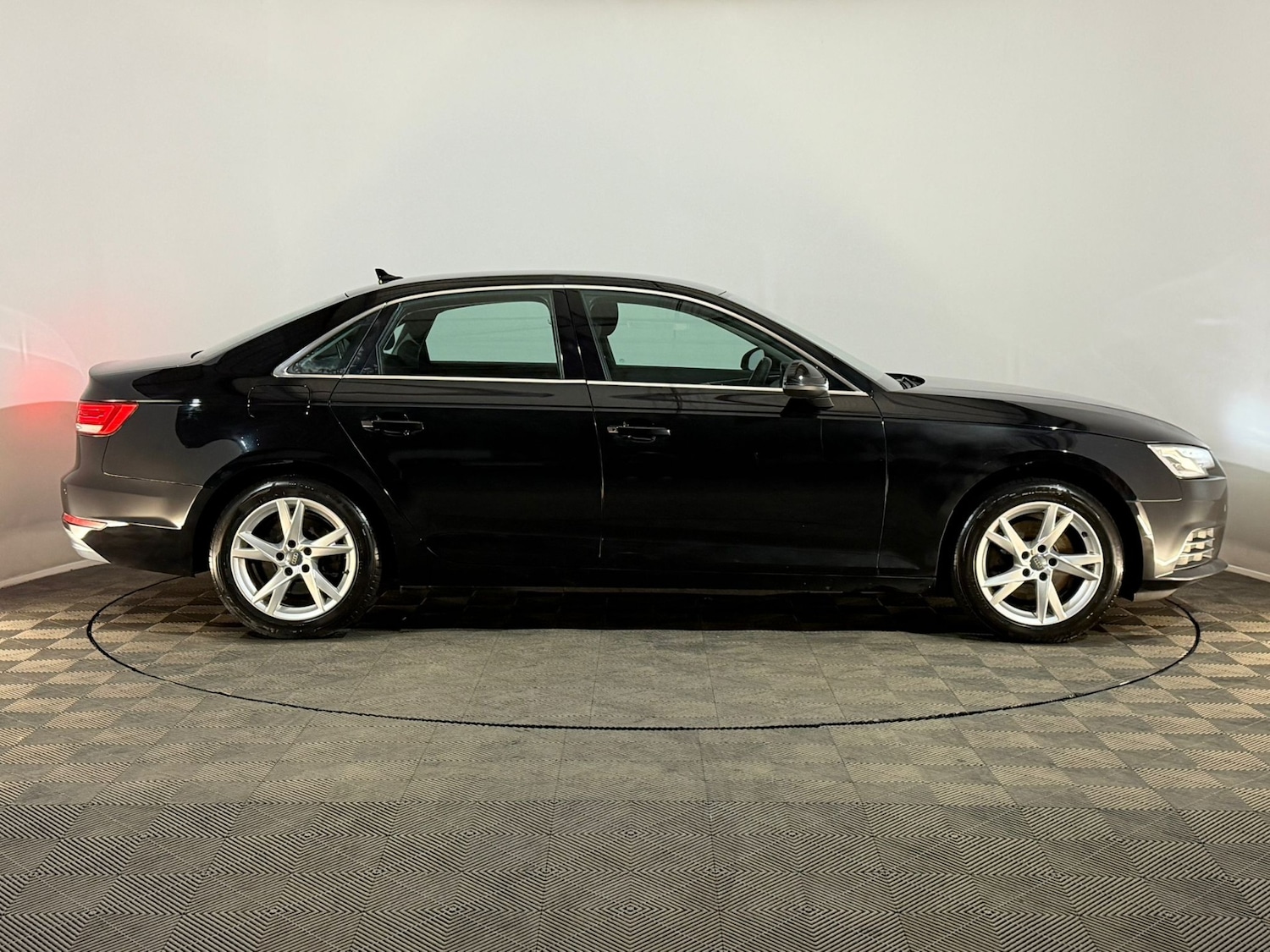 Used Audi A4 2016 for sale - 78216213: Photo 4