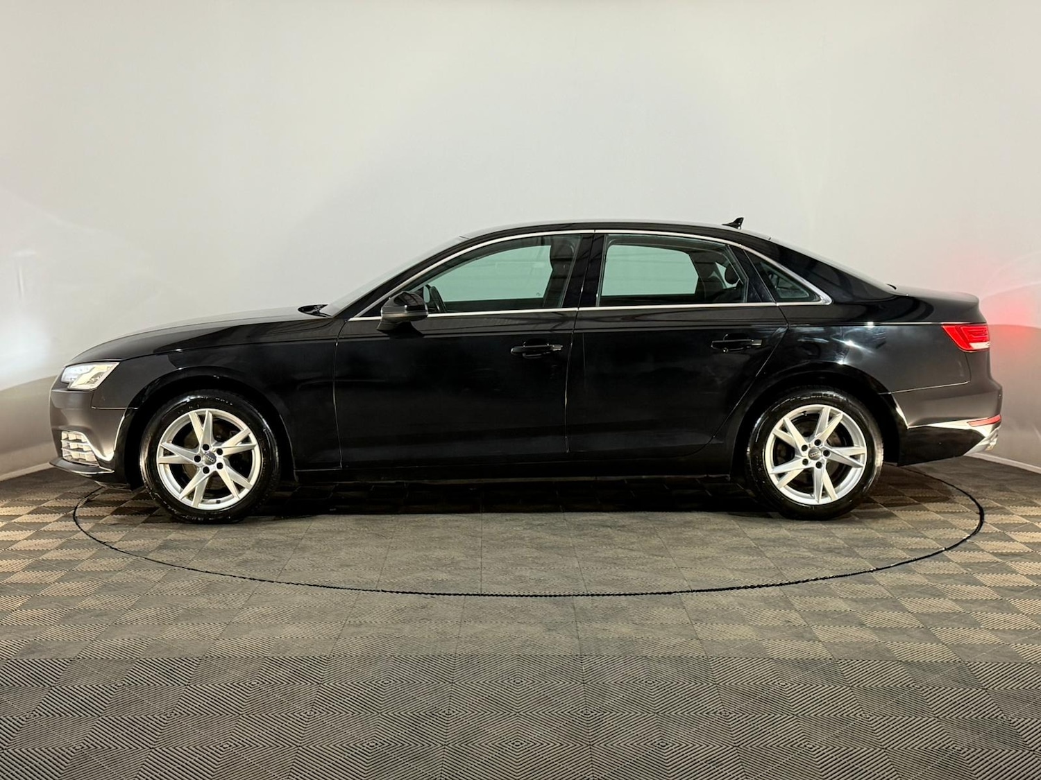 Used Audi A4 2016 for sale - 78216213: Photo 5