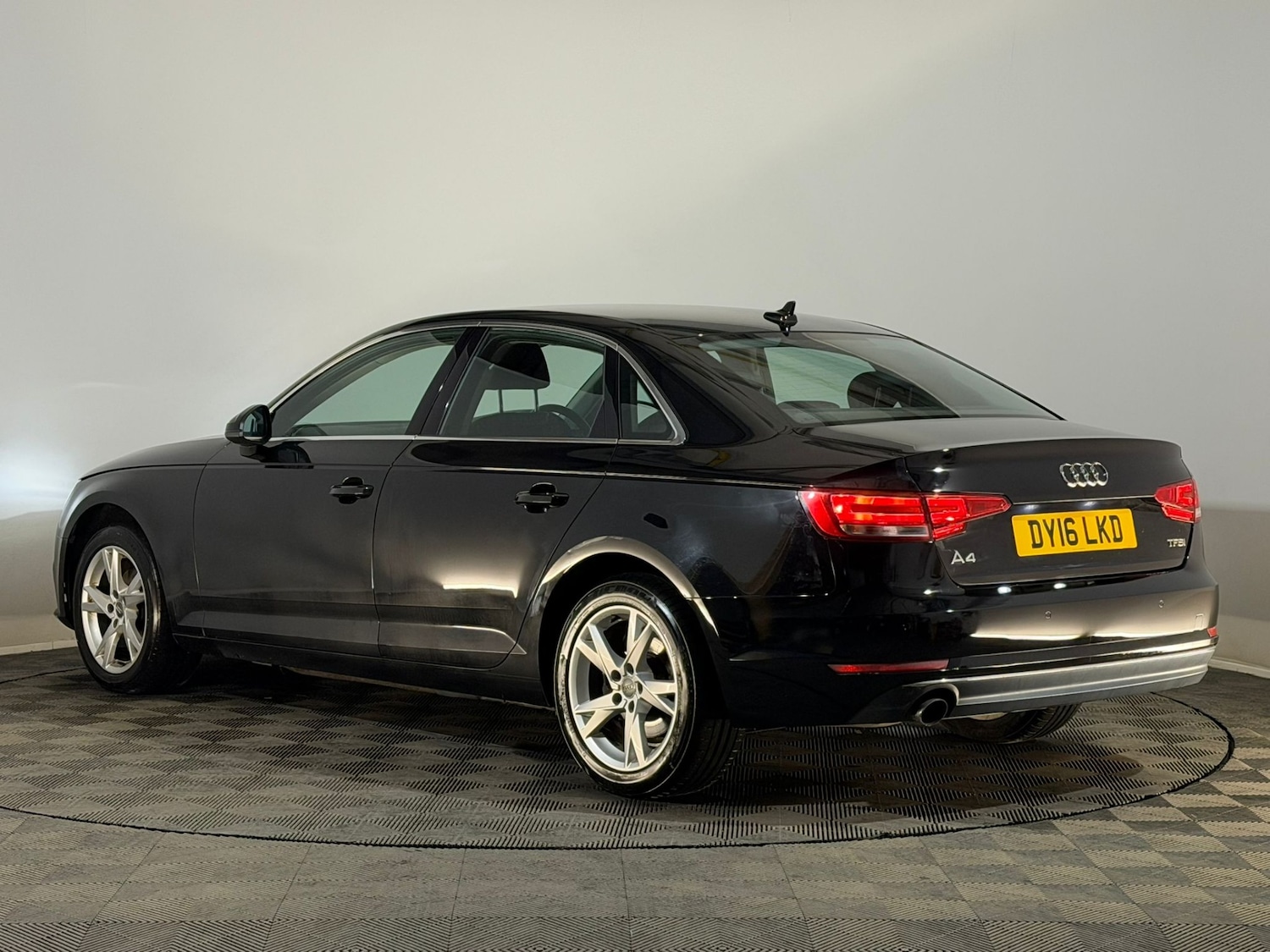 Used Audi A4 2016 for sale - 78216213: Photo 9