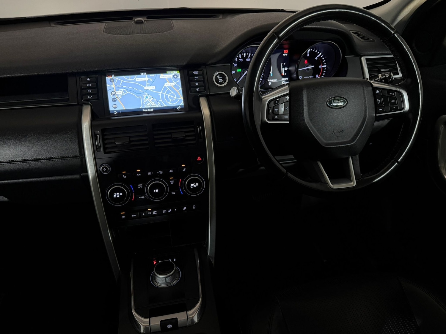 Used Land Rover Discovery Sport 2015 for sale - 78137190: Photo 11