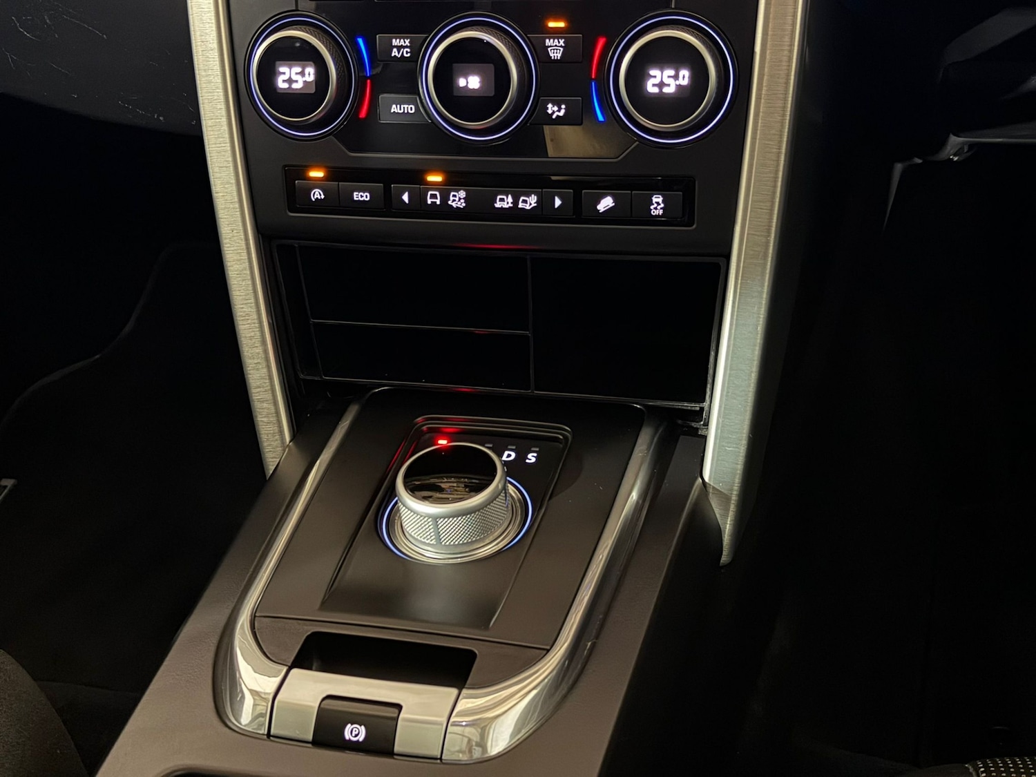 Used Land Rover Discovery Sport 2015 for sale - 78137190: Photo 14