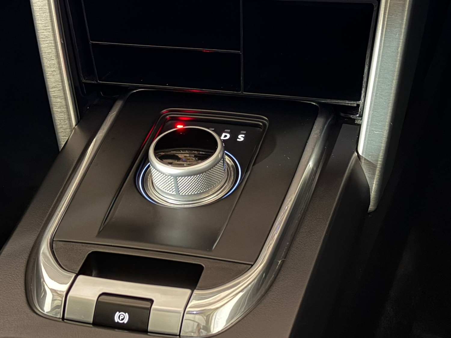 Used Land Rover Discovery Sport 2015 for sale - 78137190: Photo 15