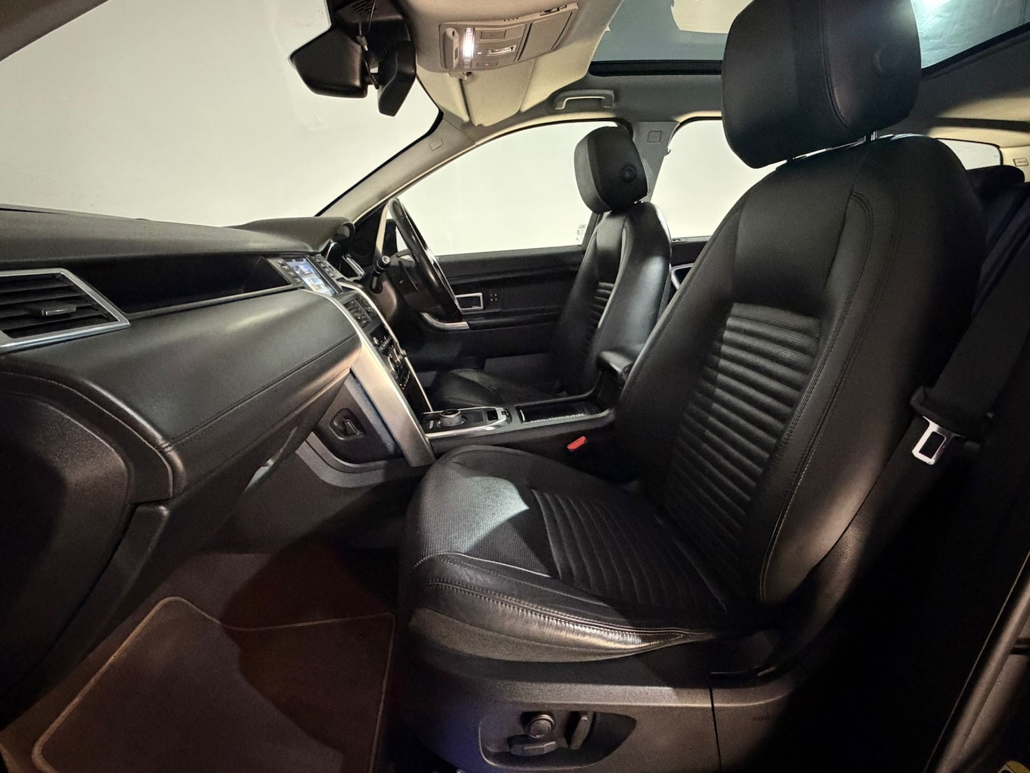 Used Land Rover Discovery Sport 2015 for sale - 78137190: Photo 17