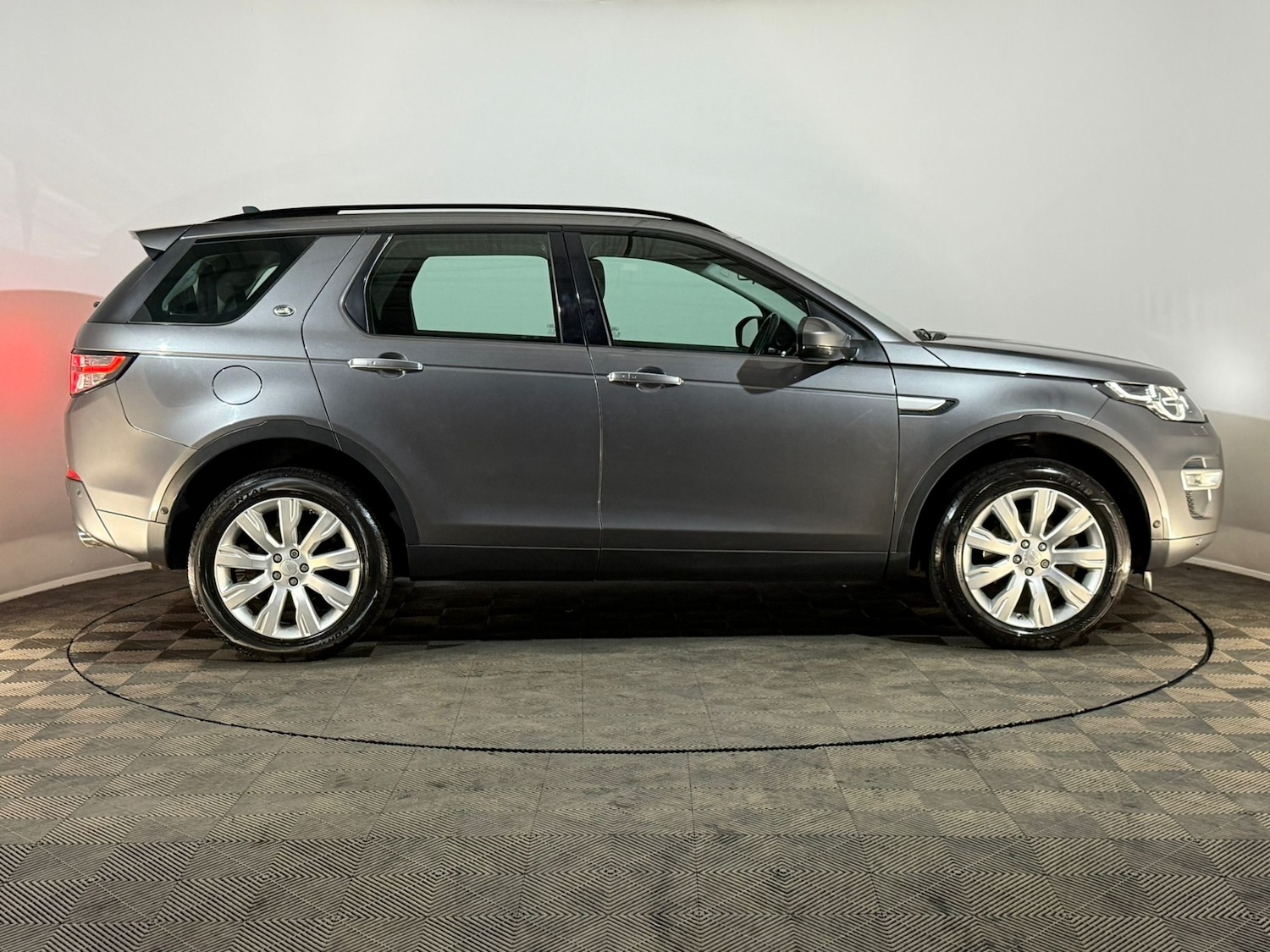 Used Land Rover Discovery Sport 2015 for sale - 78137190: Photo 4