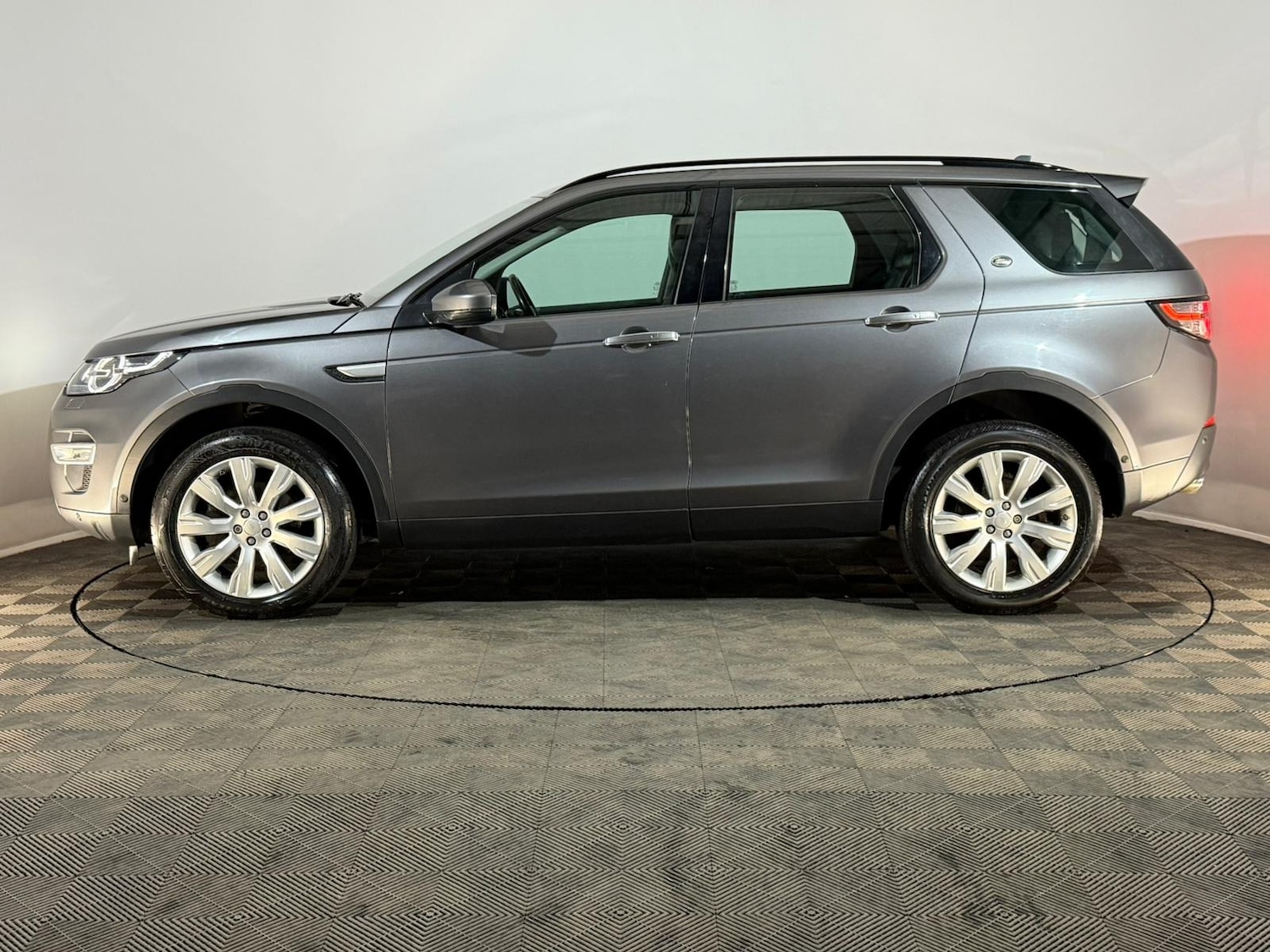 Used Land Rover Discovery Sport 2015 for sale - 78137190: Photo 5