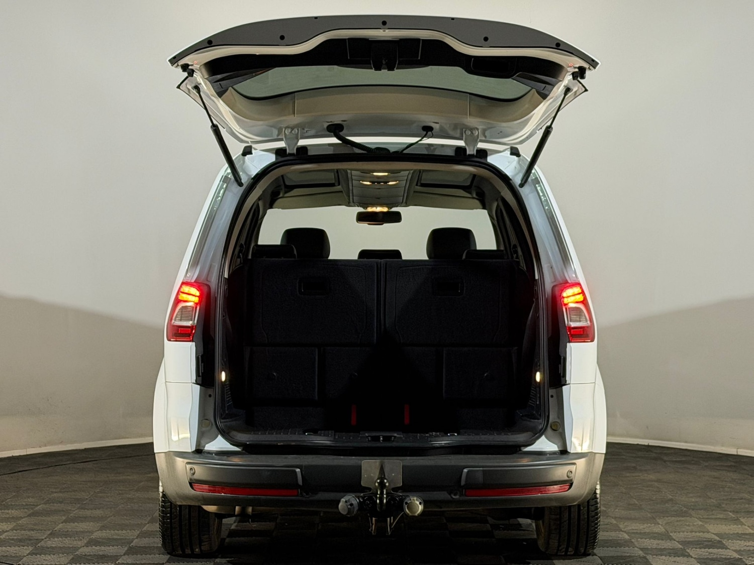 Used Ford Galaxy 2012 for sale - 77706834: Photo 8