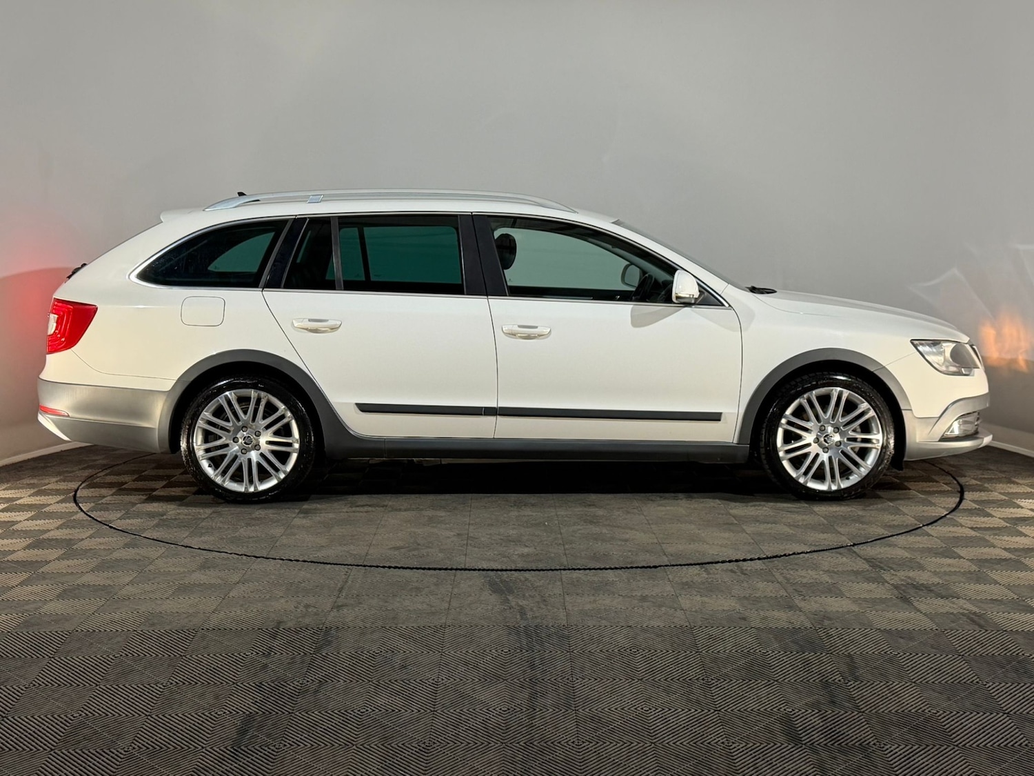 Used Skoda Superb 2014 for sale - 76327860: Photo 3
