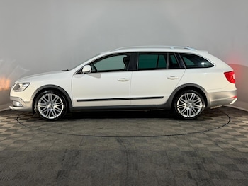 Used Skoda Superb 2014 for sale - 76327860: Photo