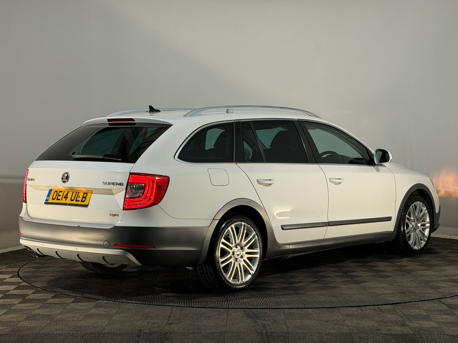 Used Skoda Superb 2014 for sale - 76327860: Photo 5