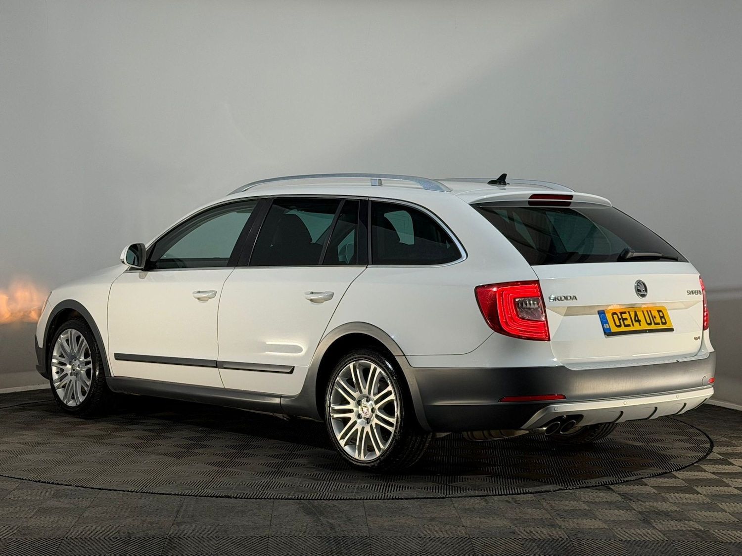 Used Skoda Superb 2014 for sale - 76327860: Photo 8