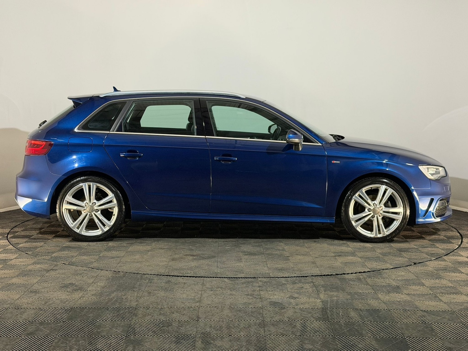 Used Audi A3 2015 for sale - 76545221: Photo 4