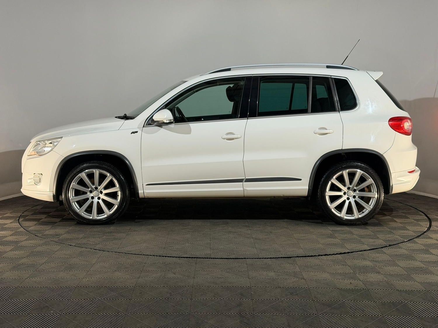 Used Volkswagen Tiguan 2011 for sale - 78121228: Photo 5