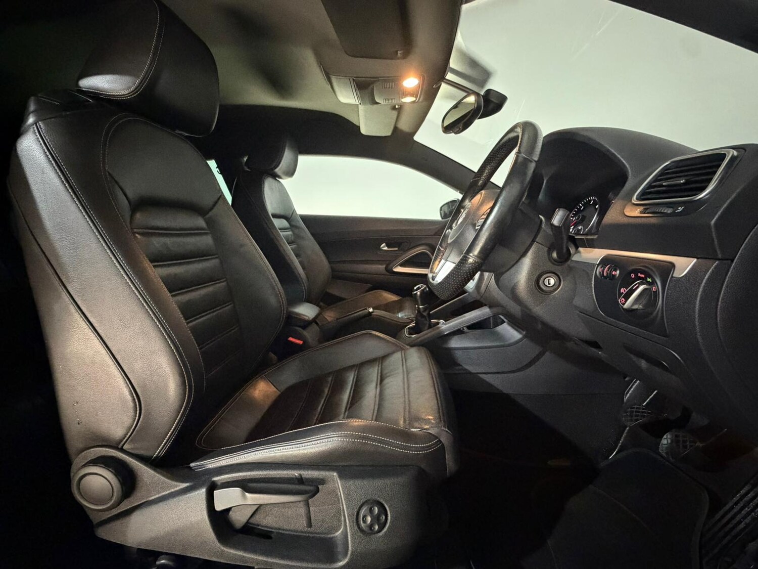 Used Volkswagen Scirocco 2012 for sale - 77873534: Photo 16