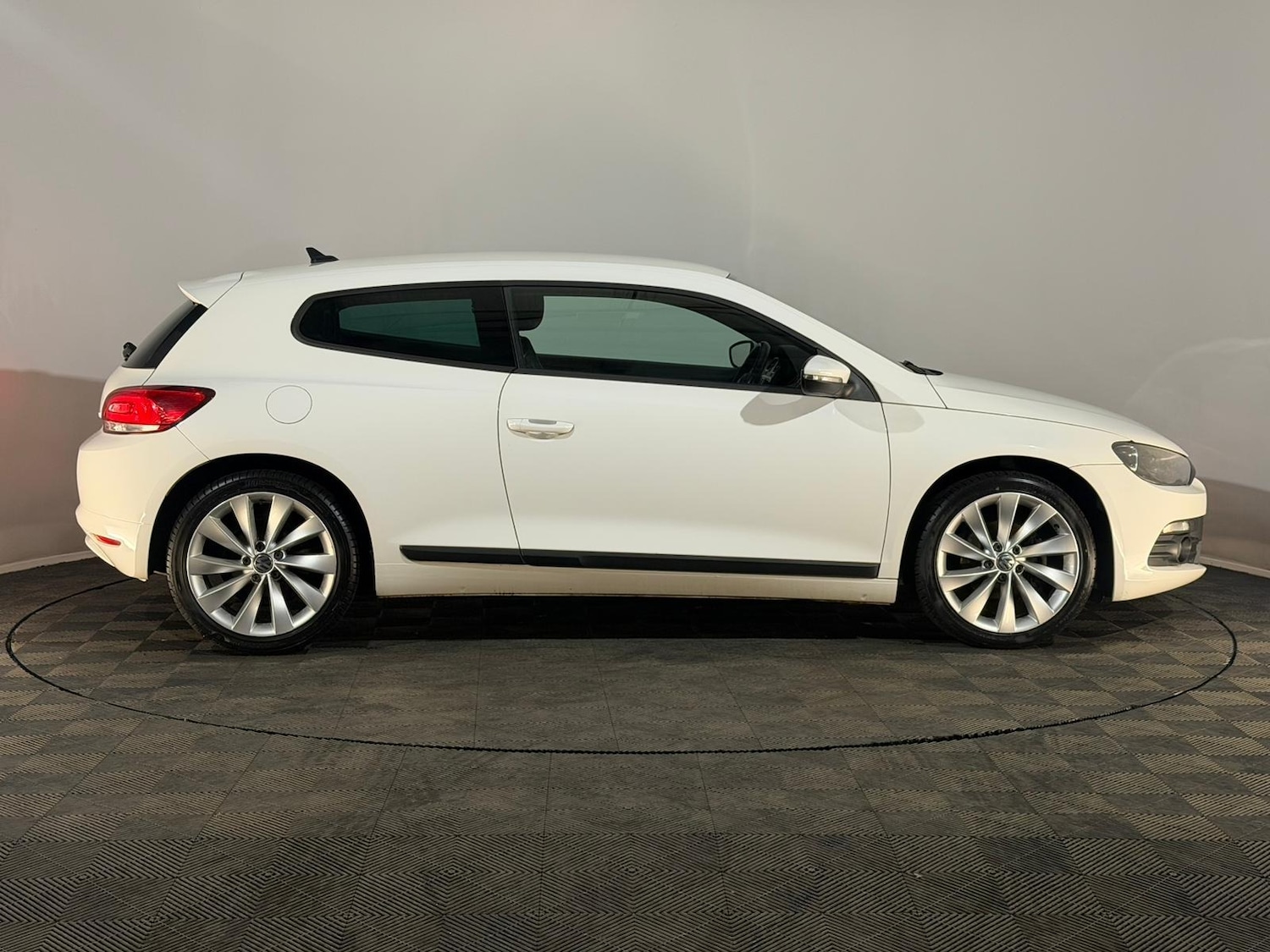 Used Volkswagen Scirocco 2012 for sale - 77873534: Photo 4