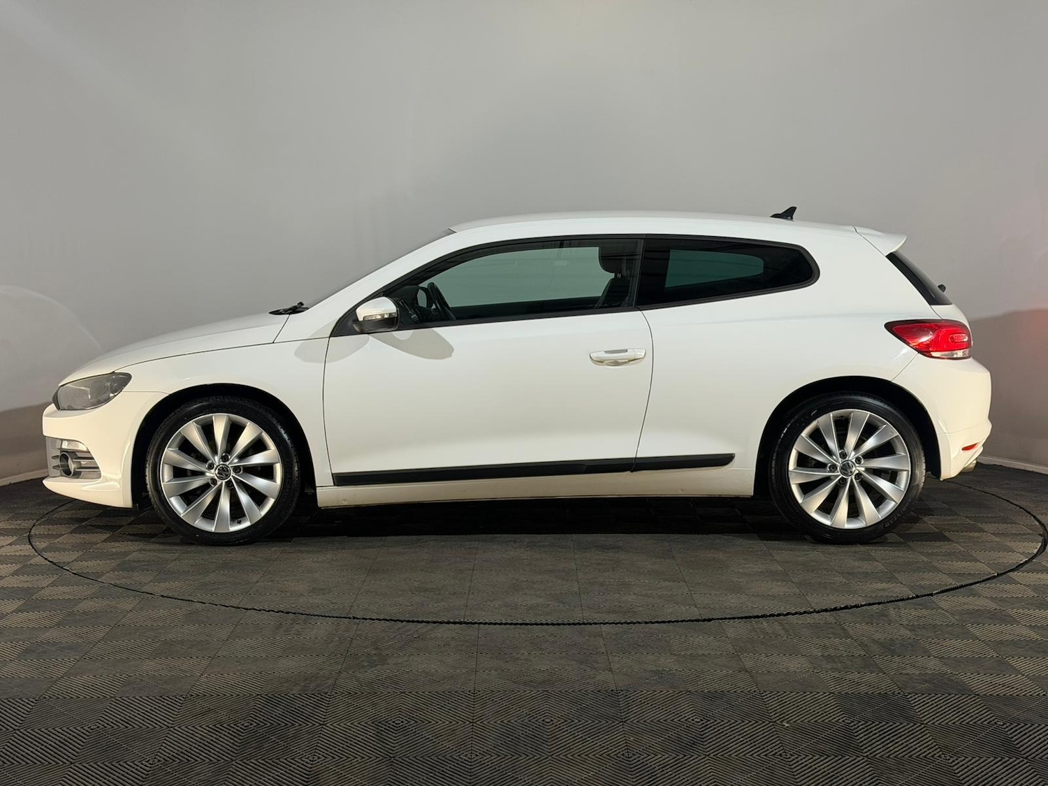 Used Volkswagen Scirocco 2012 for sale - 77873534: Photo 5