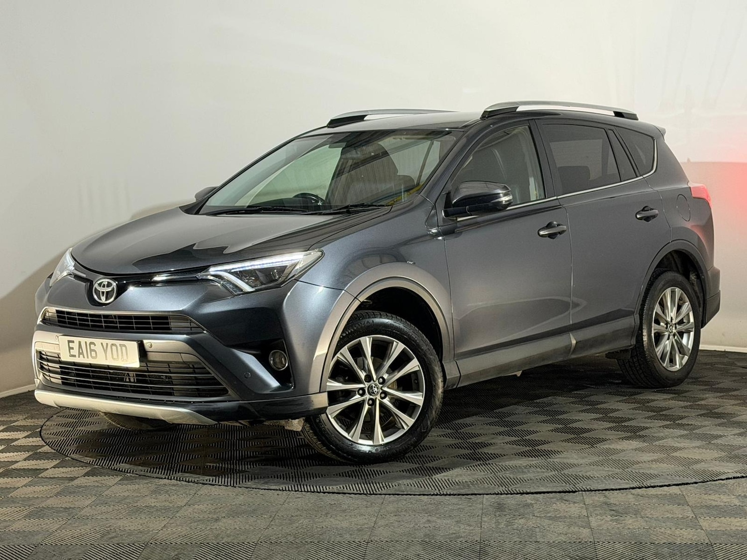 Used Toyota RAV4 2016 for sale - 76518474: Photo 3