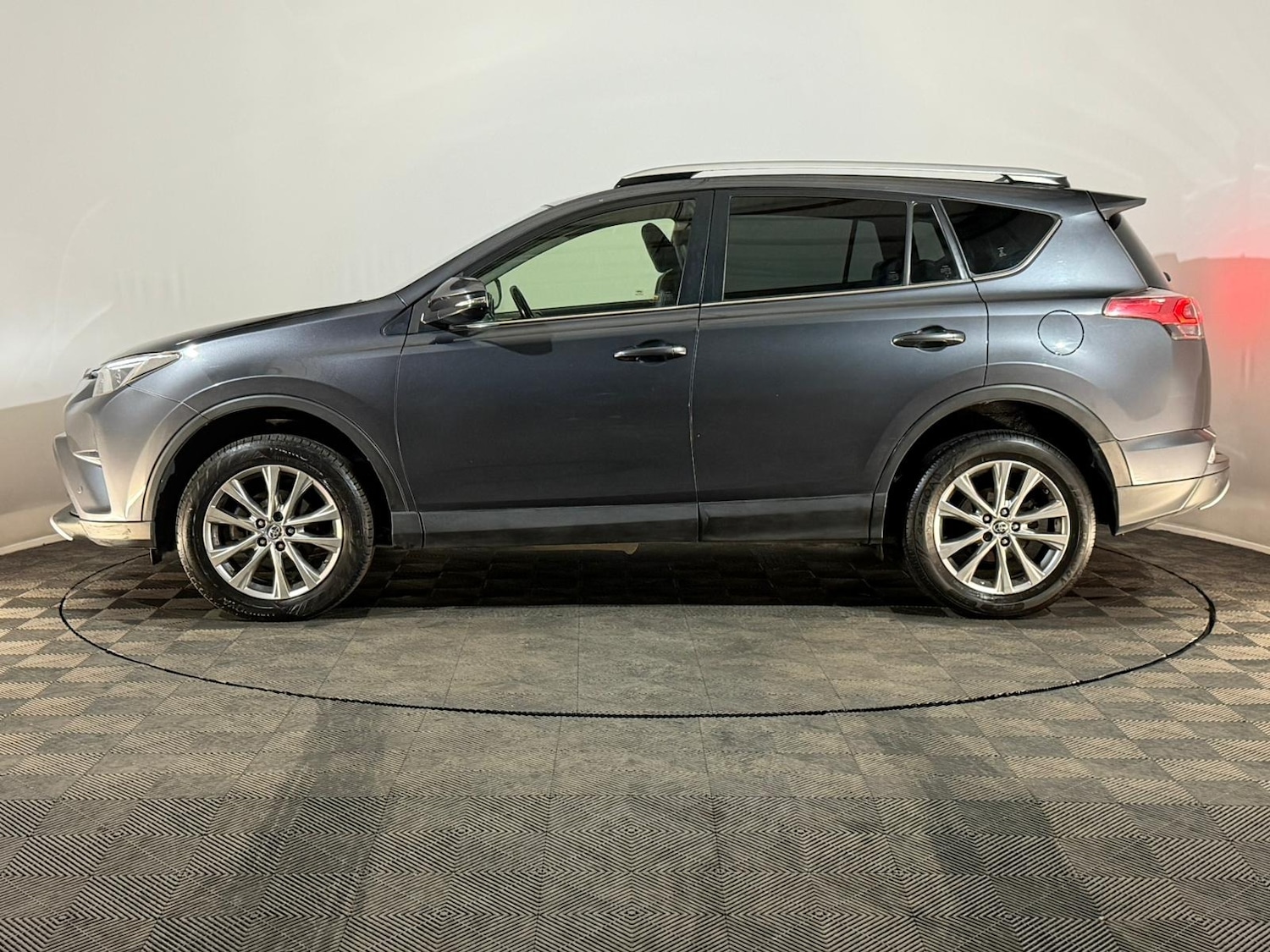 Used Toyota RAV4 2016 for sale - 76518474: Photo 5