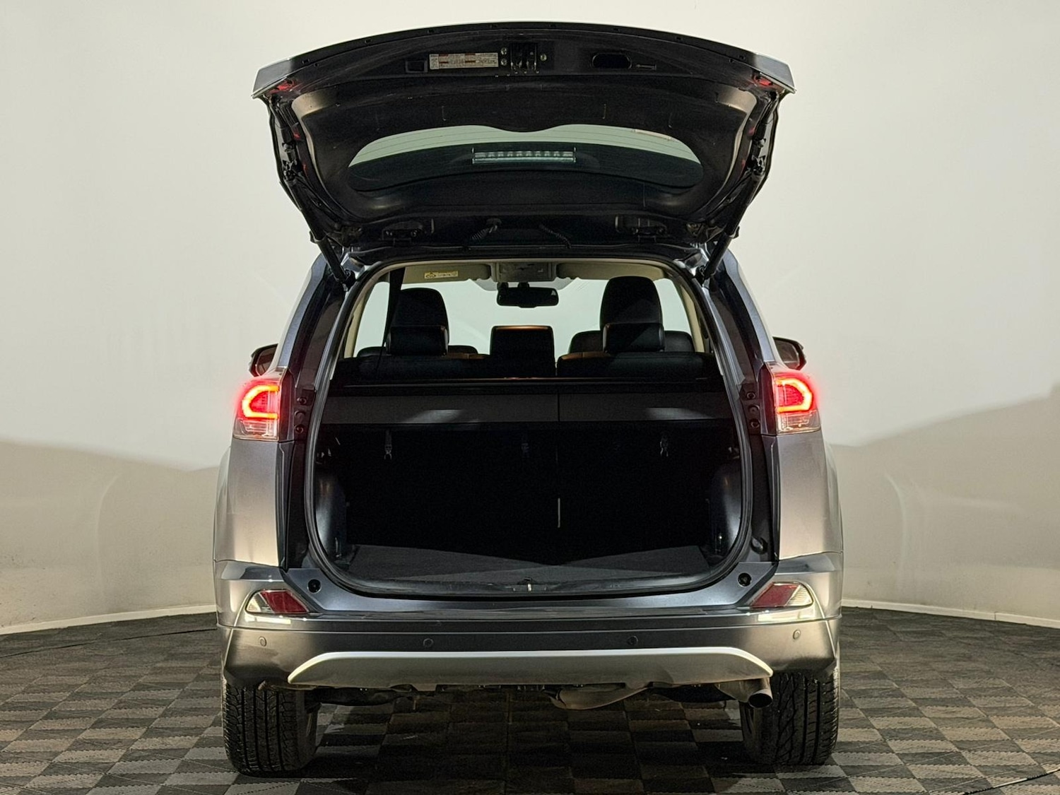 Used Toyota RAV4 2016 for sale - 76518474: Photo 8