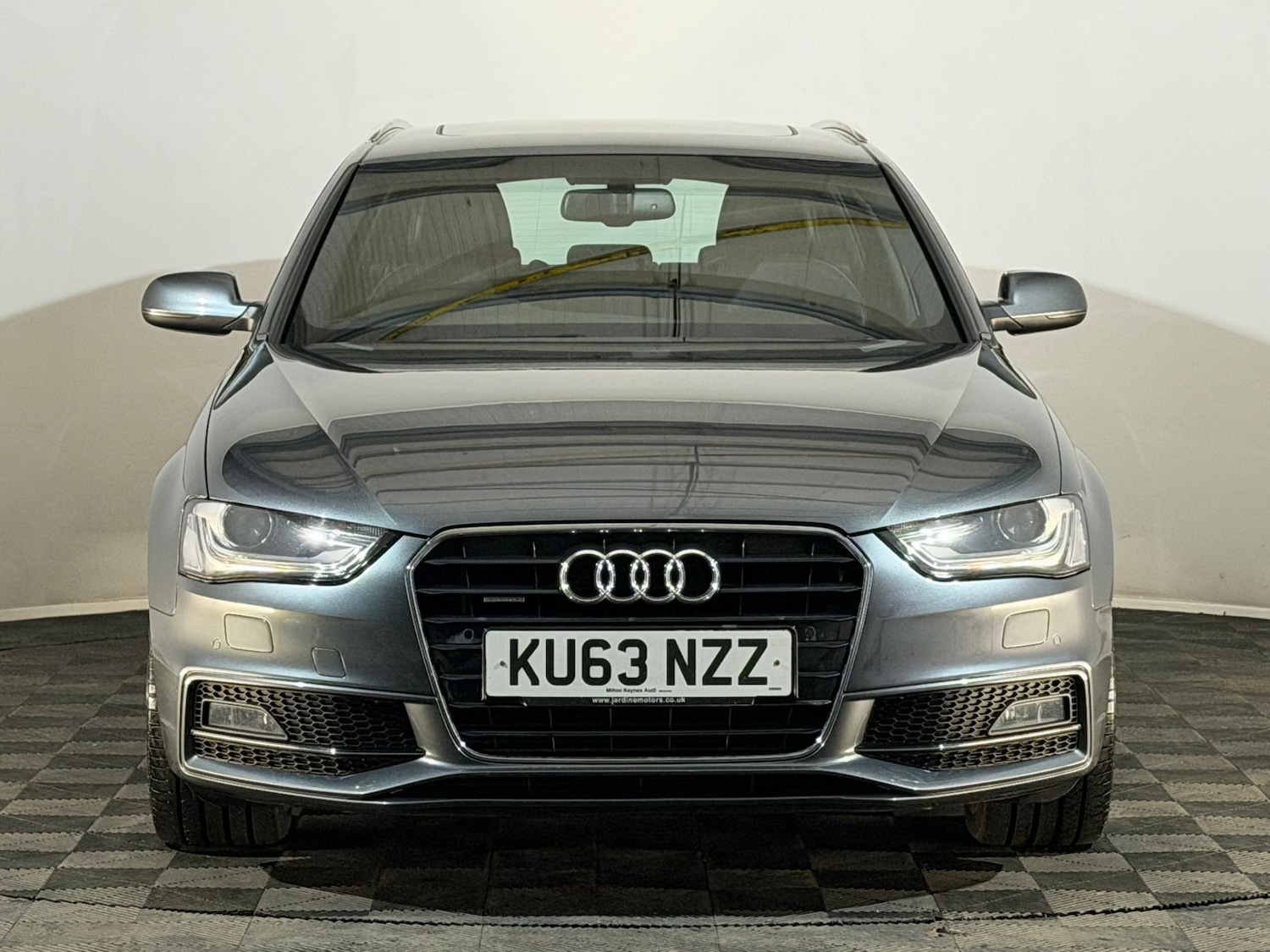 Used Audi A4 2013 for sale - 77698506: Photo 2