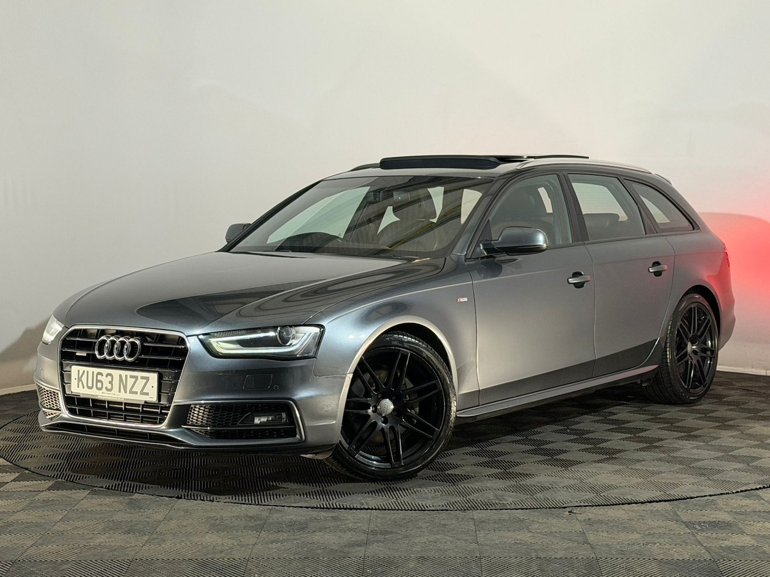 Used Audi A4 2013 for sale - 77698506: Photo 3