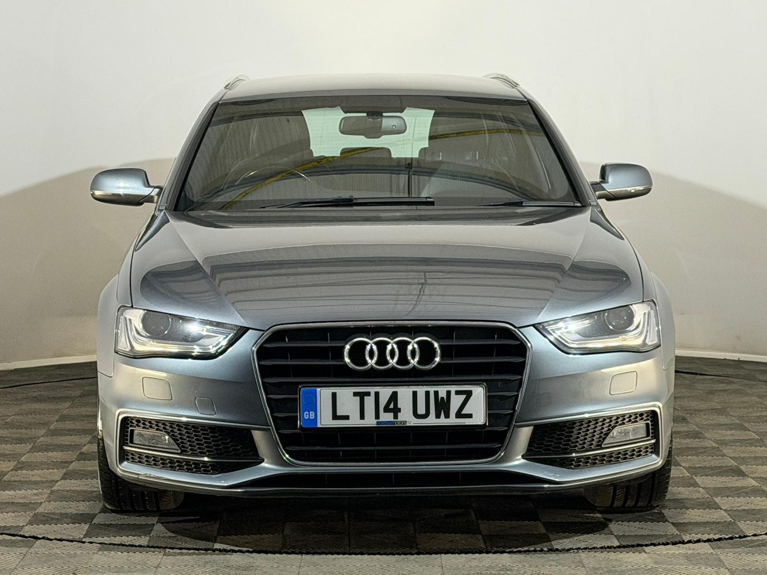 Used Audi A4 2014 for sale - 78060450: Photo 2