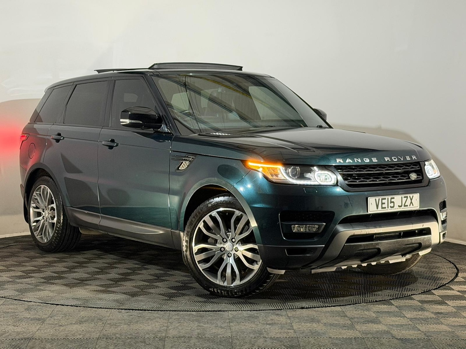 Used Land Rover Range Rover Sport 2015 for sale - 76518577: Photo 1