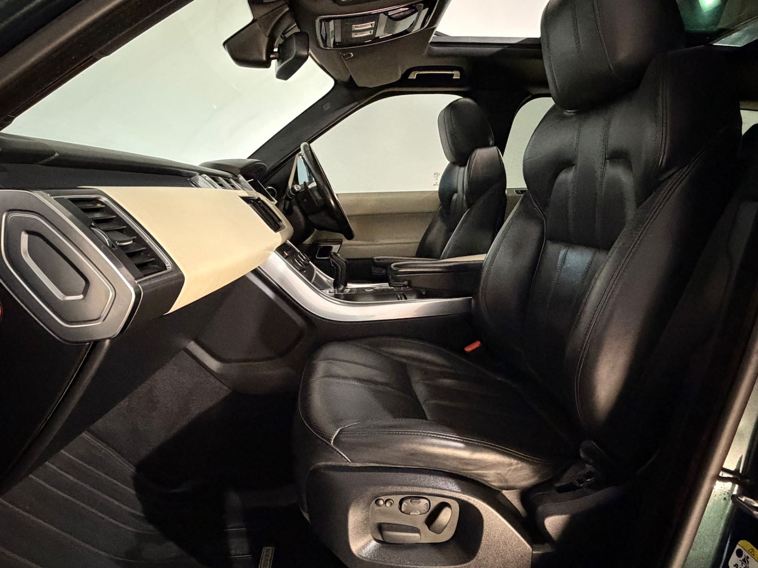 Used Land Rover Range Rover Sport 2015 for sale - 76518577: Photo 18