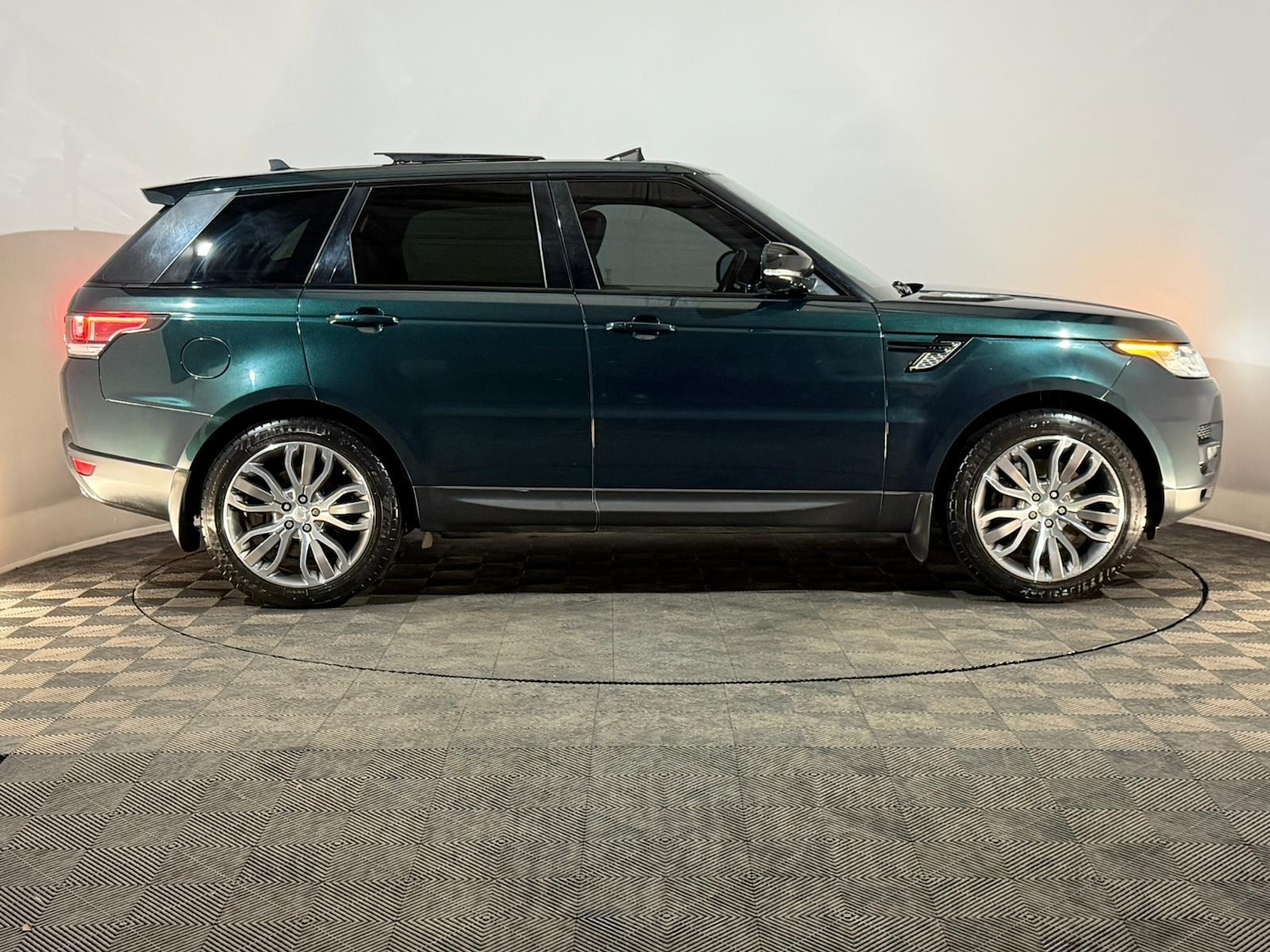 Used Land Rover Range Rover Sport 2015 for sale - 76518577: Photo 4
