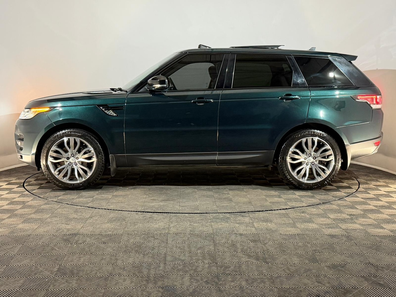 Used Land Rover Range Rover Sport 2015 for sale - 76518577: Photo 5