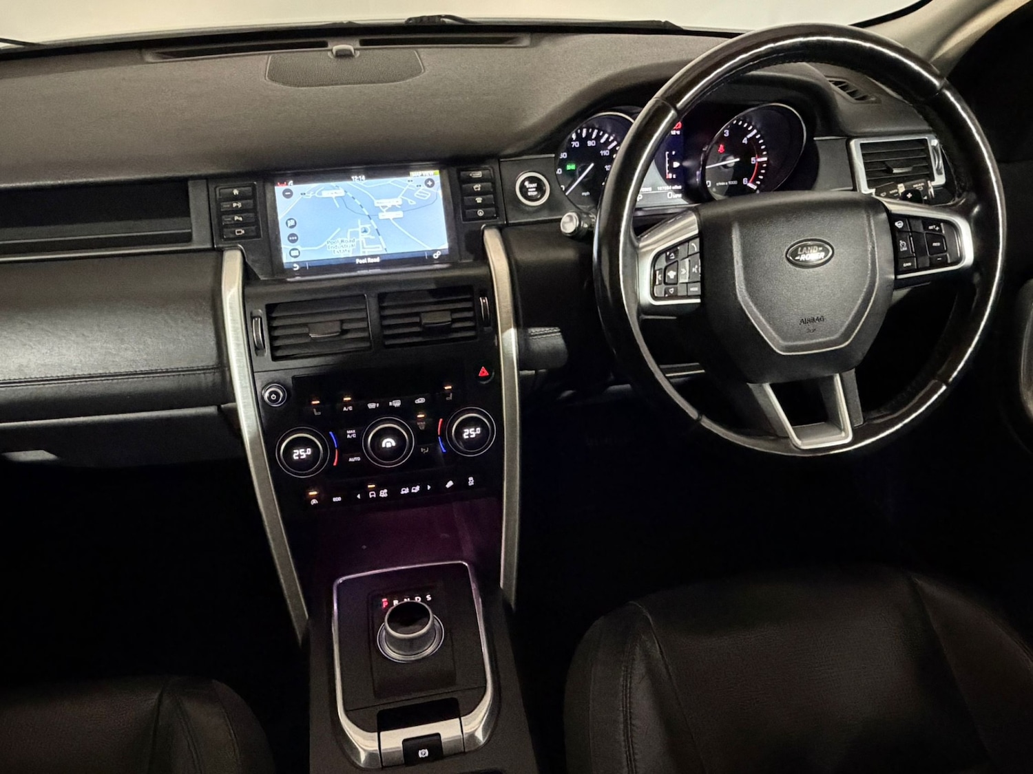 Used Land Rover Discovery Sport 2015 for sale - 76296989: Photo 12