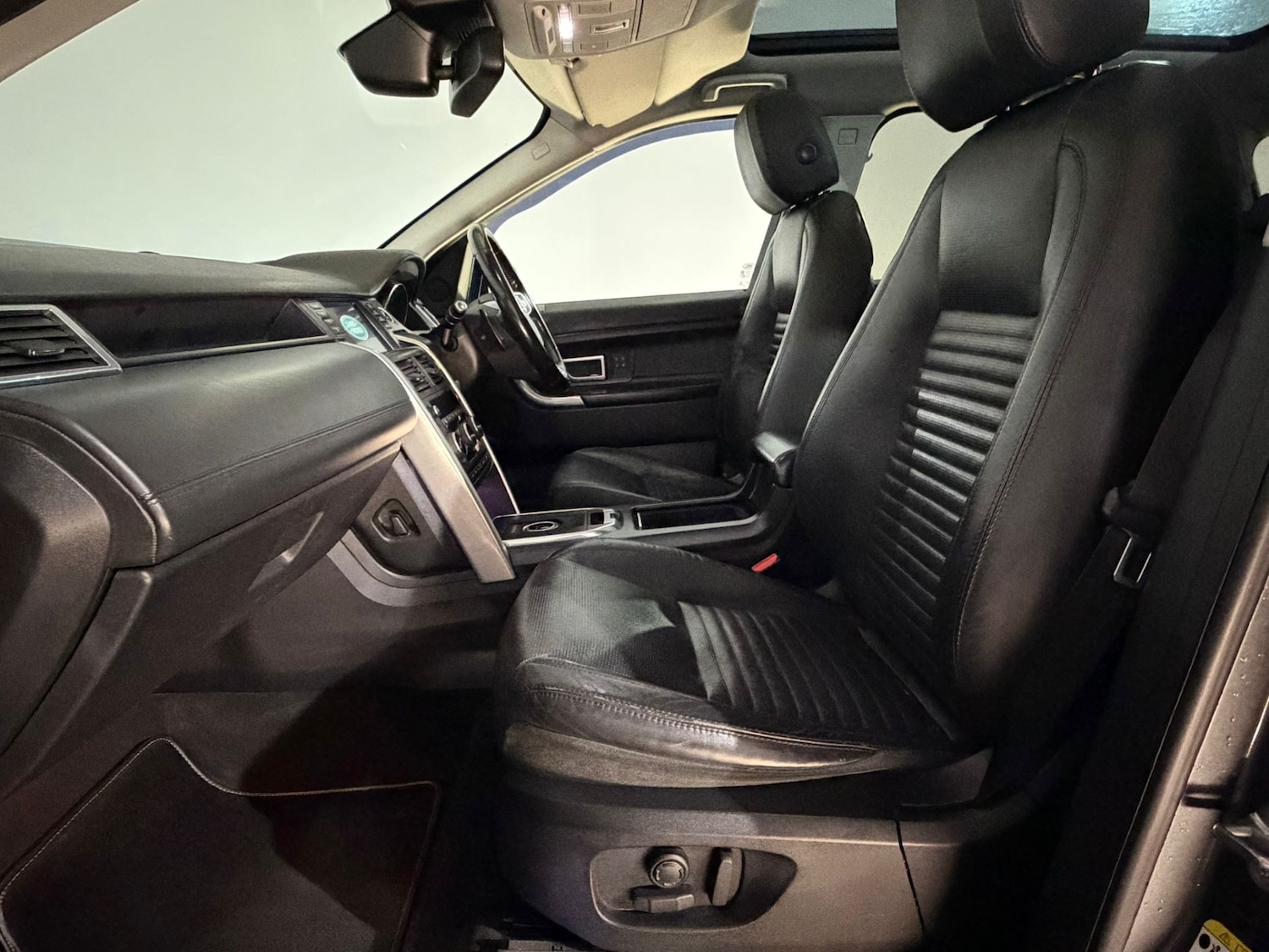 Used Land Rover Discovery Sport 2015 for sale - 76296989: Photo 17