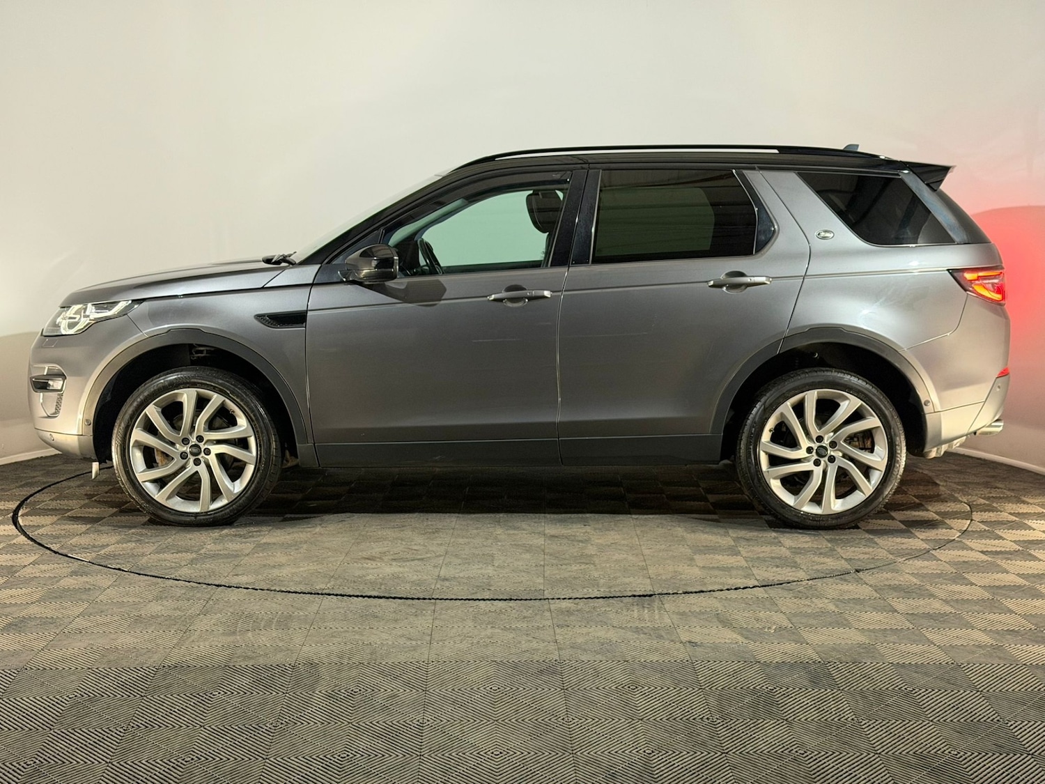 Used Land Rover Discovery Sport 2015 for sale - 76296989: Photo 5
