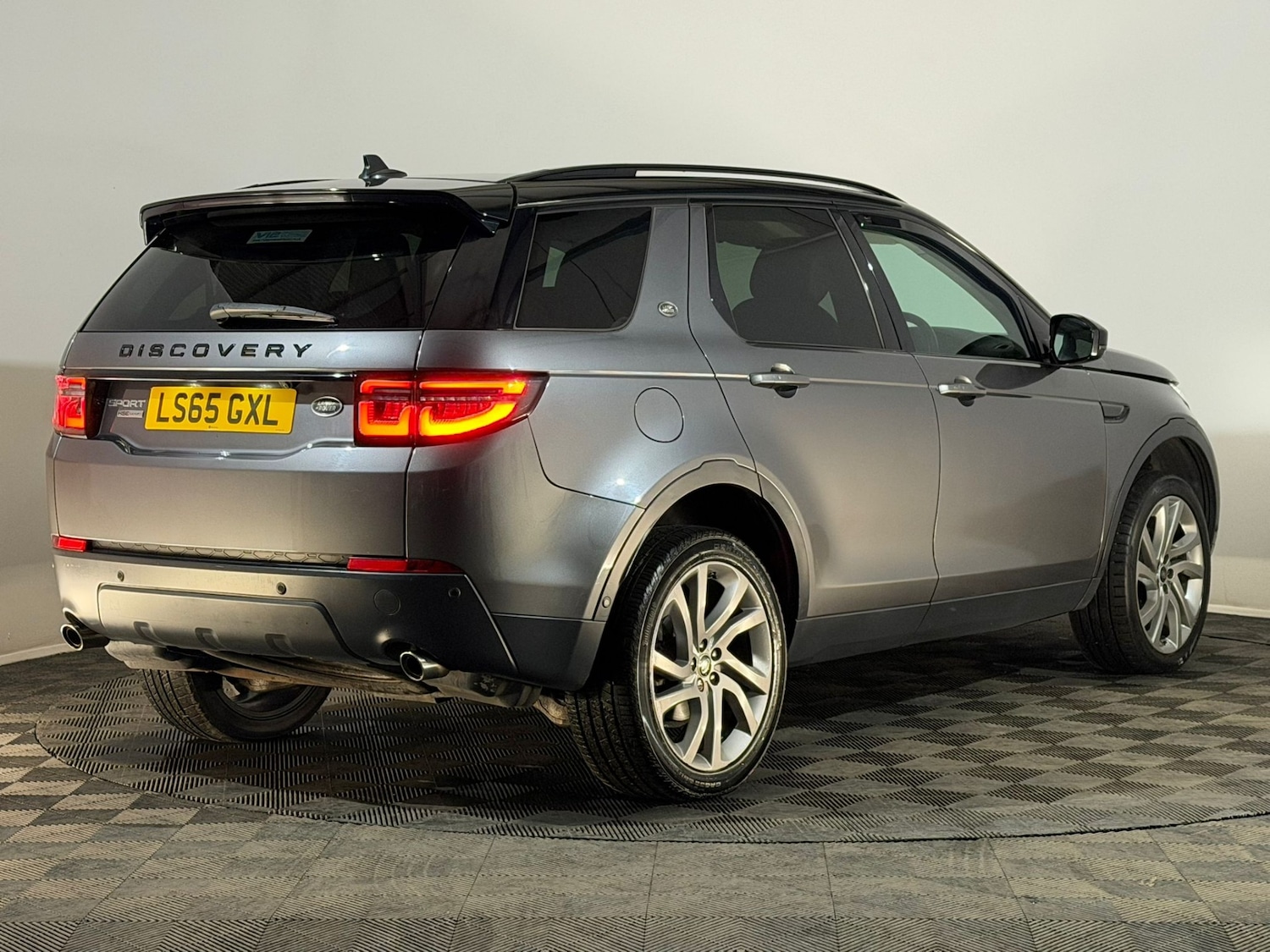Used Land Rover Discovery Sport 2015 for sale - 76296989: Photo 6