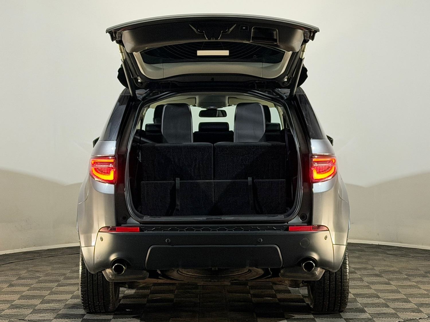 Used Land Rover Discovery Sport 2015 for sale - 76296989: Photo 8