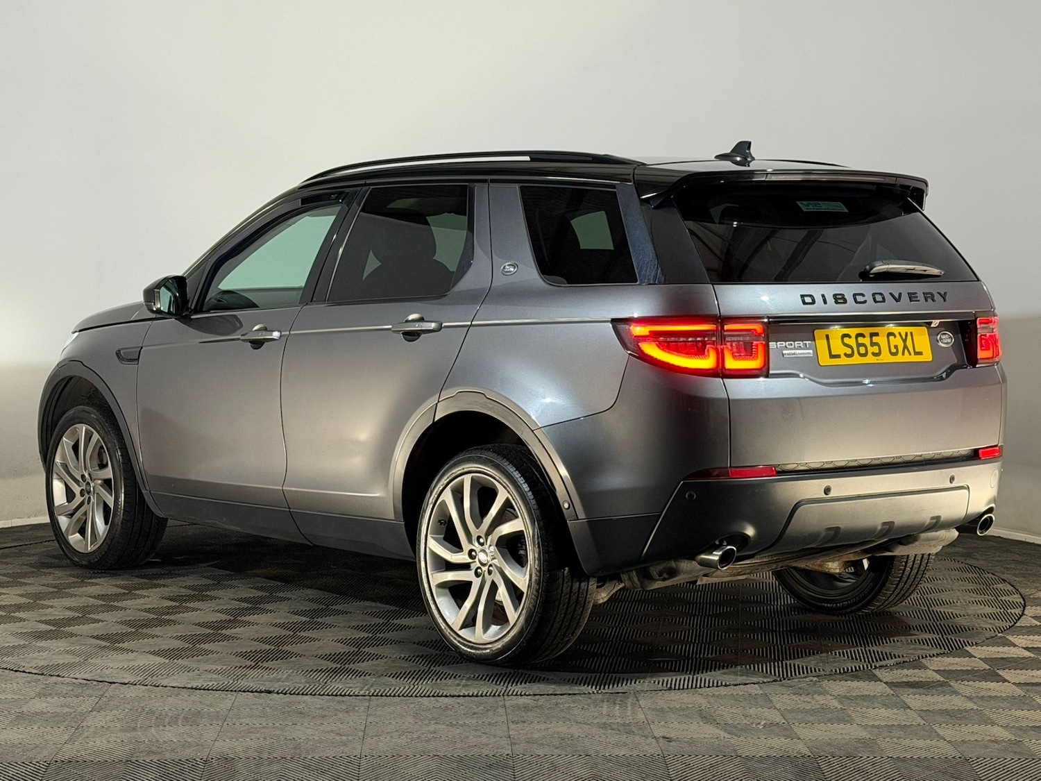 Used Land Rover Discovery Sport 2015 for sale - 76296989: Photo 9