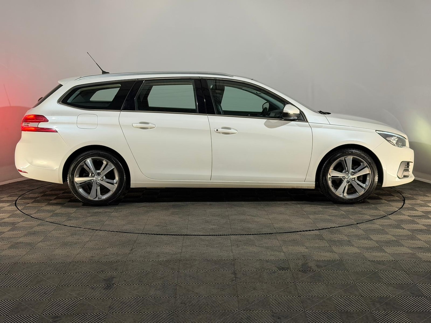 Used Peugeot 308 2018 for sale - 76419930: Photo 4