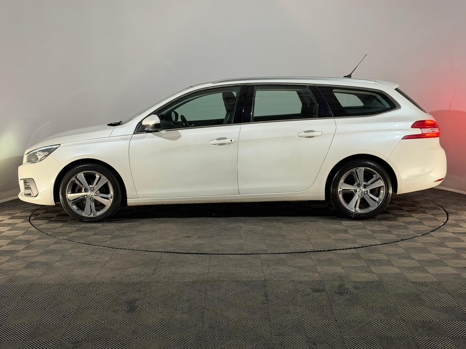 Used Peugeot 308 2018 for sale - 76419930: Photo 5