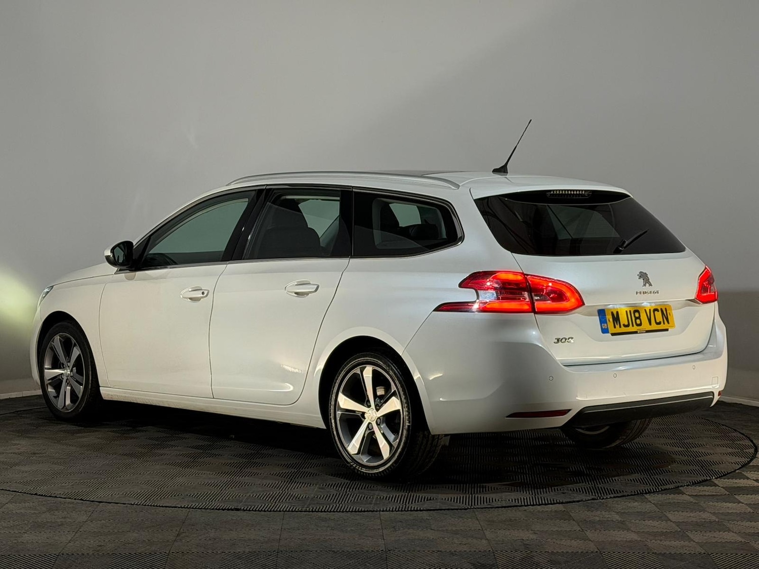 Used Peugeot 308 2018 for sale - 76419930: Photo 8