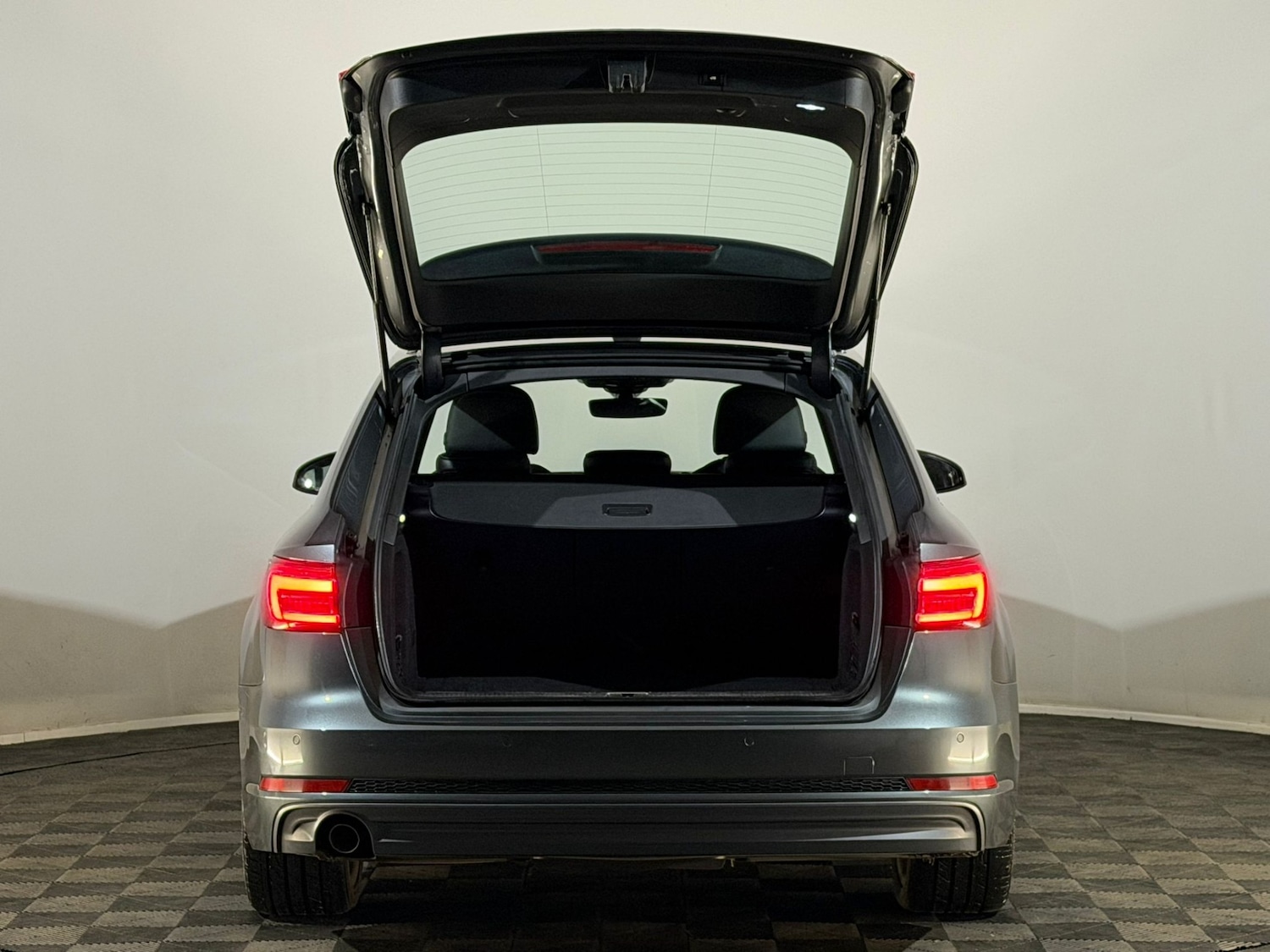 Used Audi A4 2016 for sale - 77801942: Photo 8